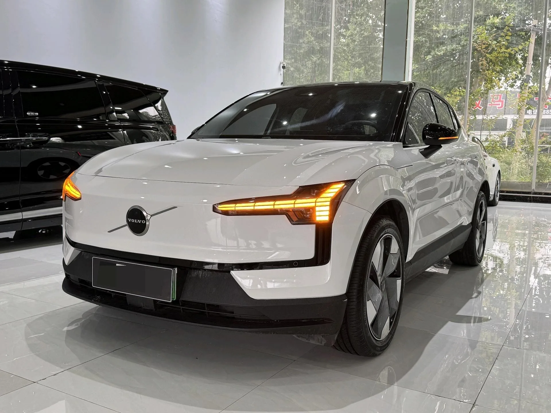 2025 Volvo EX30 Rear-Wheel Drive Long-Range Plus