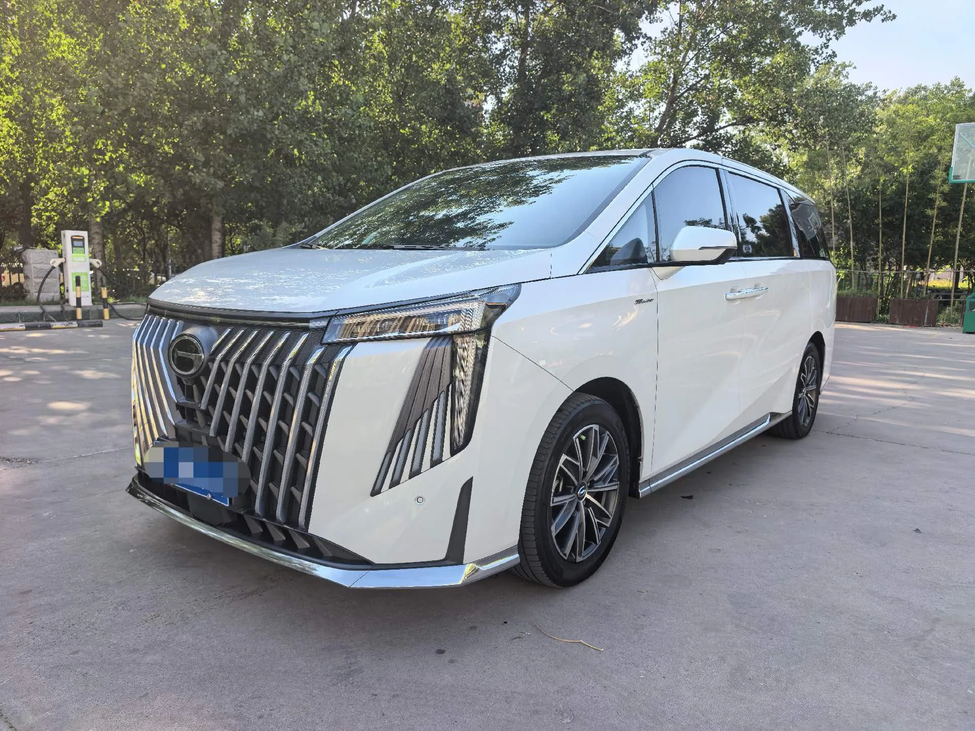 Trumpchi 2024 M8 2.0T 400T Master Series Supreme Edition Automatic