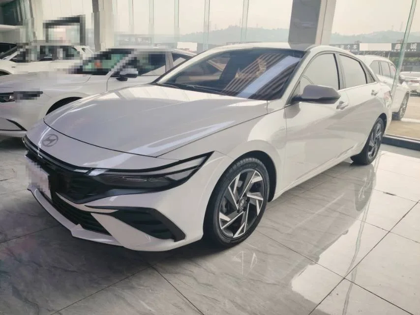 Hyundai Elantra 2023 1.5L CVT LUX Premium Edition