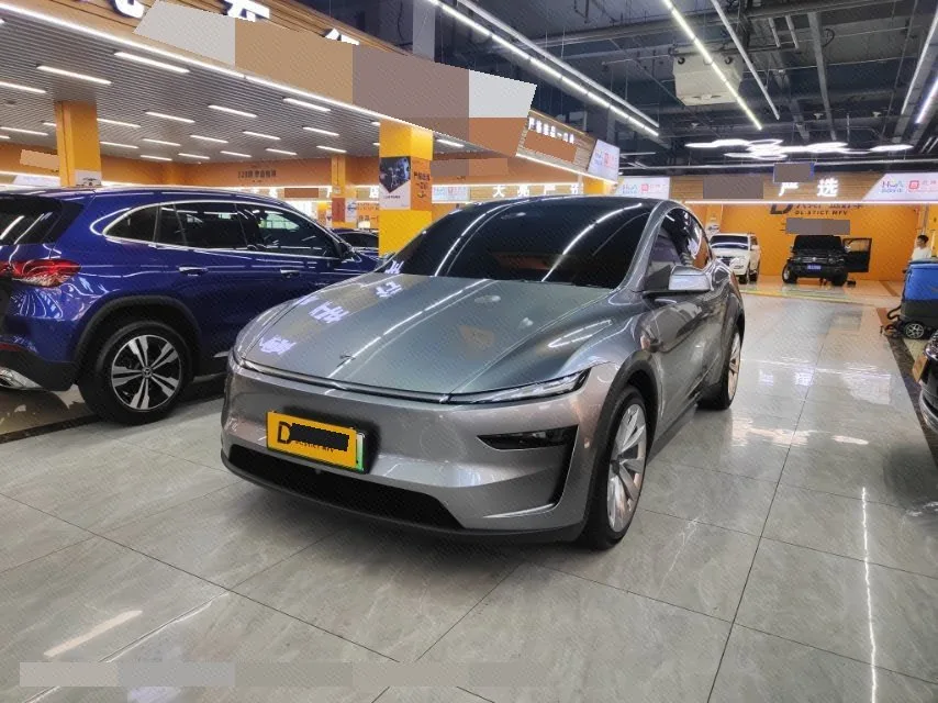 Tesla 2025 Model Y Rear-Wheel Drive First Edition Automatic