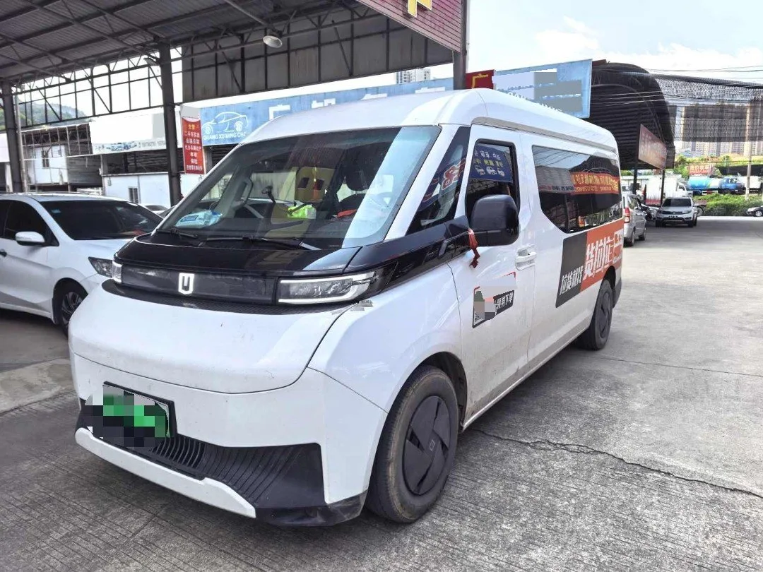 2024 Long Range Super VAN Entrepreneur Edition, Mid-wheelbase, Mid-roof, 83kWh Automatic Transmission