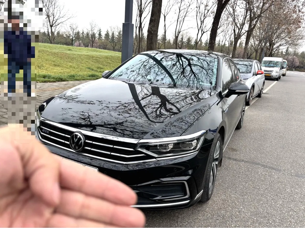 2022 Volkswagen Passat GTE Plug-in Hybrid GTE Premium
