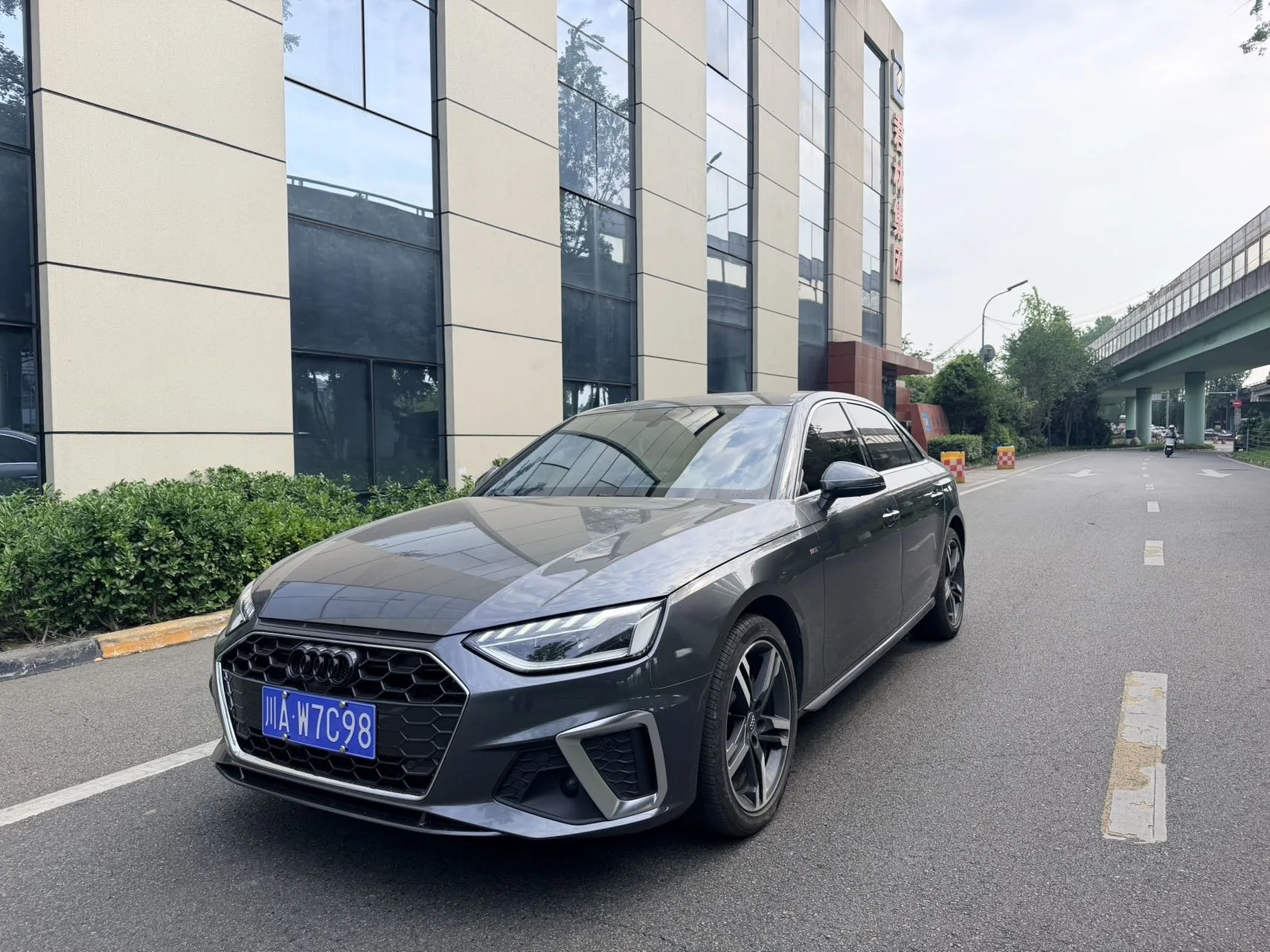 Audi A4L 2022 40 TFSI Luxury Dynamic
