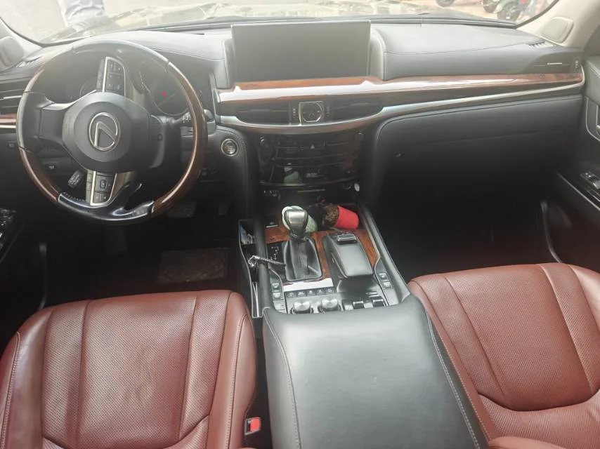 2019 Lexus LX 570 Prestige Luxury Edition