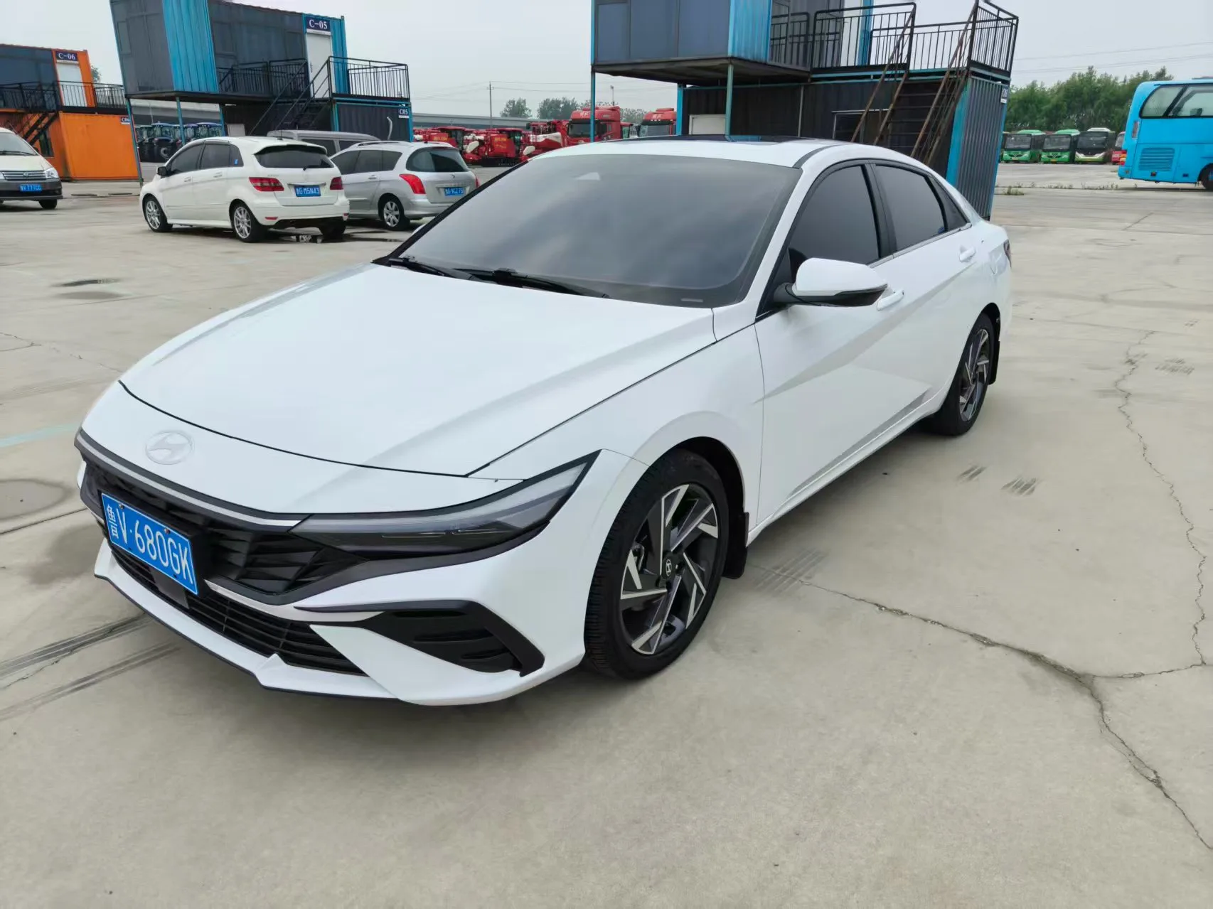 Hyundai Elantra 2023 1.5L CVT LUX Premium Edition