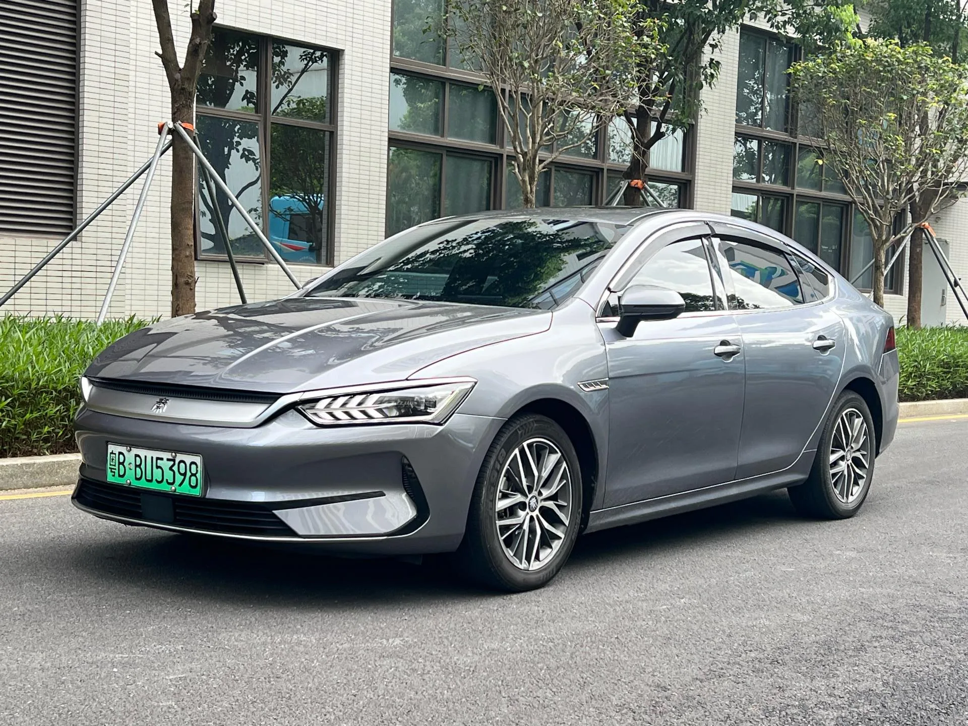 Qin PLUS 2021 EV 500KM Luxury Edition