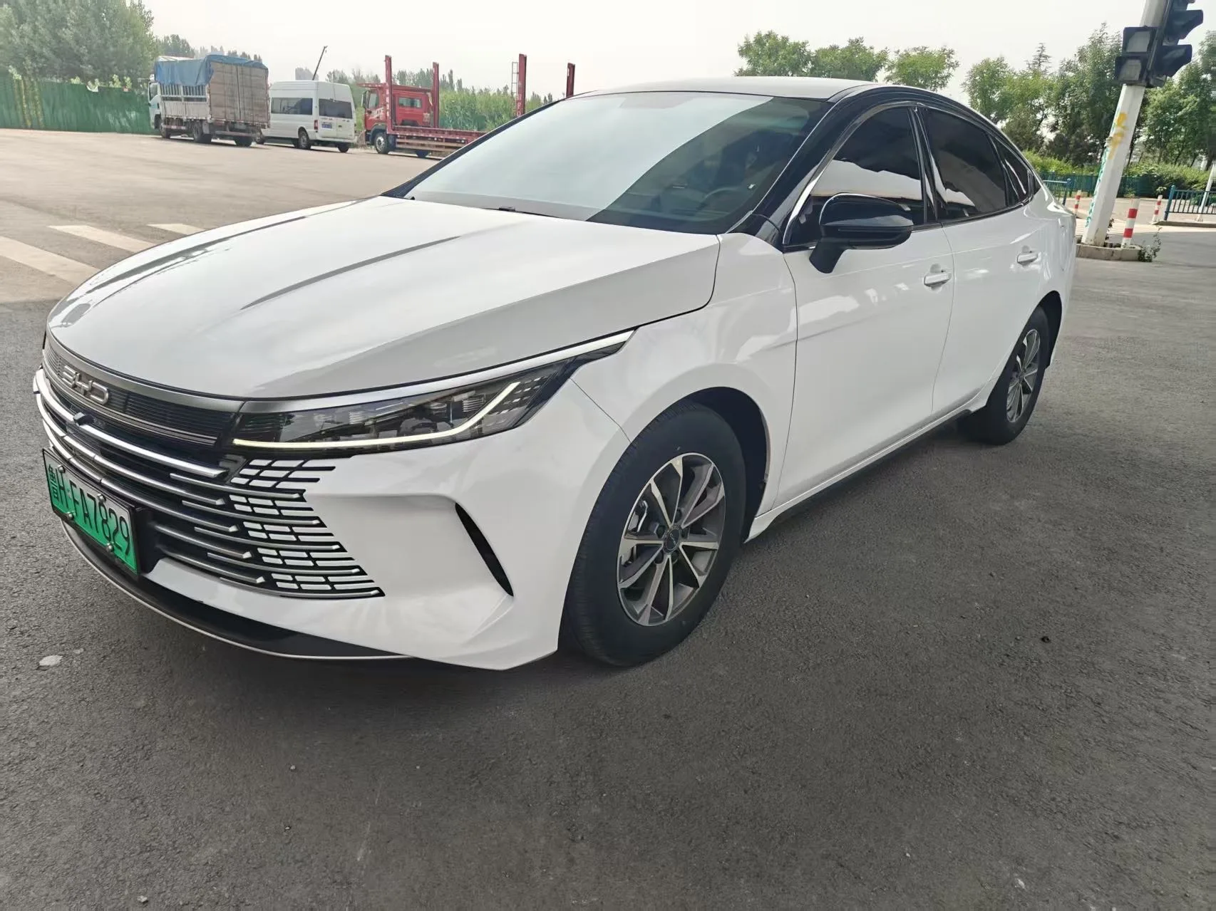 BYD 2024 Destroyer 05 DM-i 1.5 CVT Glory Edition 55KM Luxury Automatic
