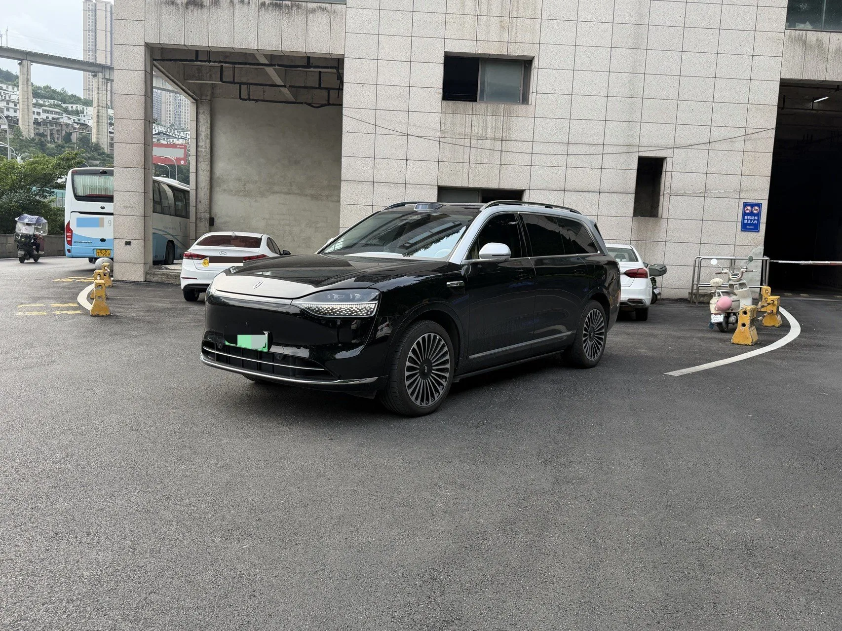 AITO 2025 Model M9 Extended Range Ultra Edition 52kWh 6-Seater Automatic Transmission