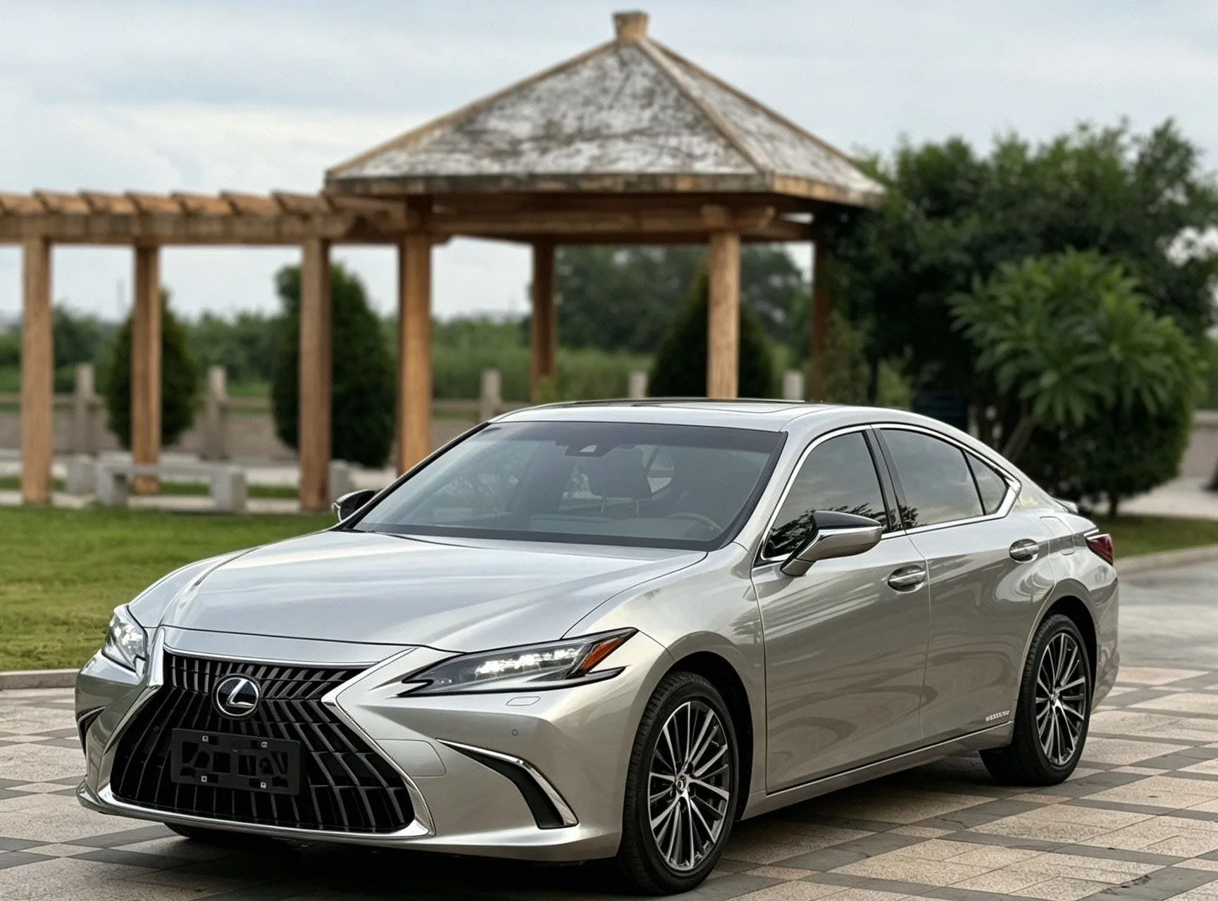 2021 Lexus ES 300h Premium Edition