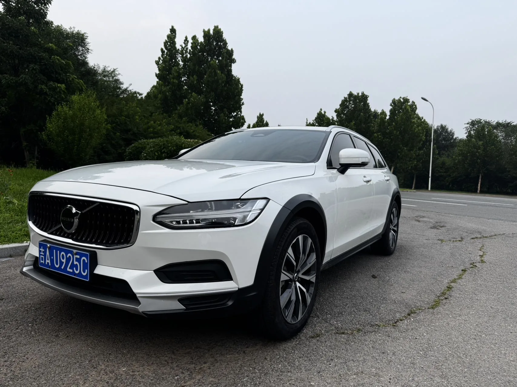Volvo V90 (Imported) 2025 Model Year V90 Cross Country 48V 2.0T B5 AWD Smart Range Edition Automatic Transmission