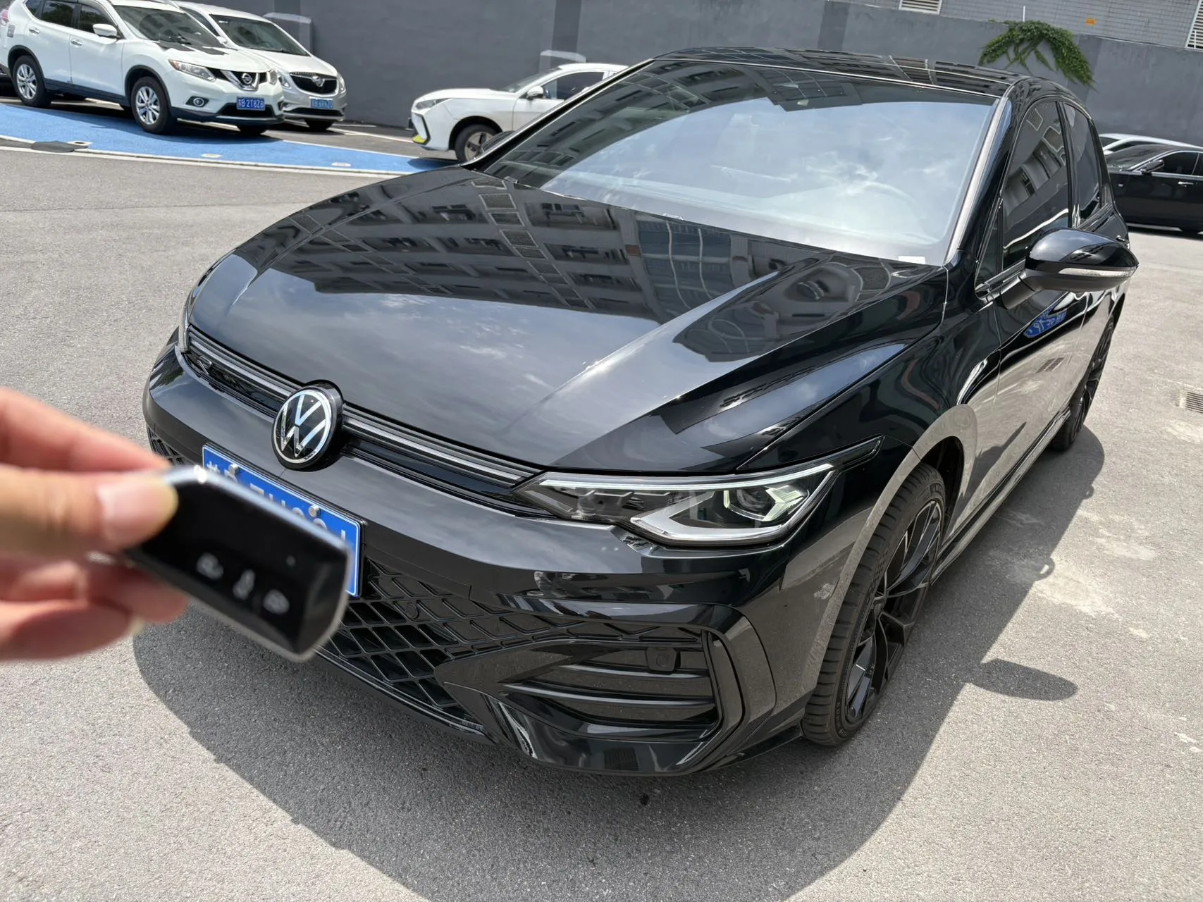 Volkswagen 2025 Golf 8 R-Line 1.5TSI 300TSI Automatic
