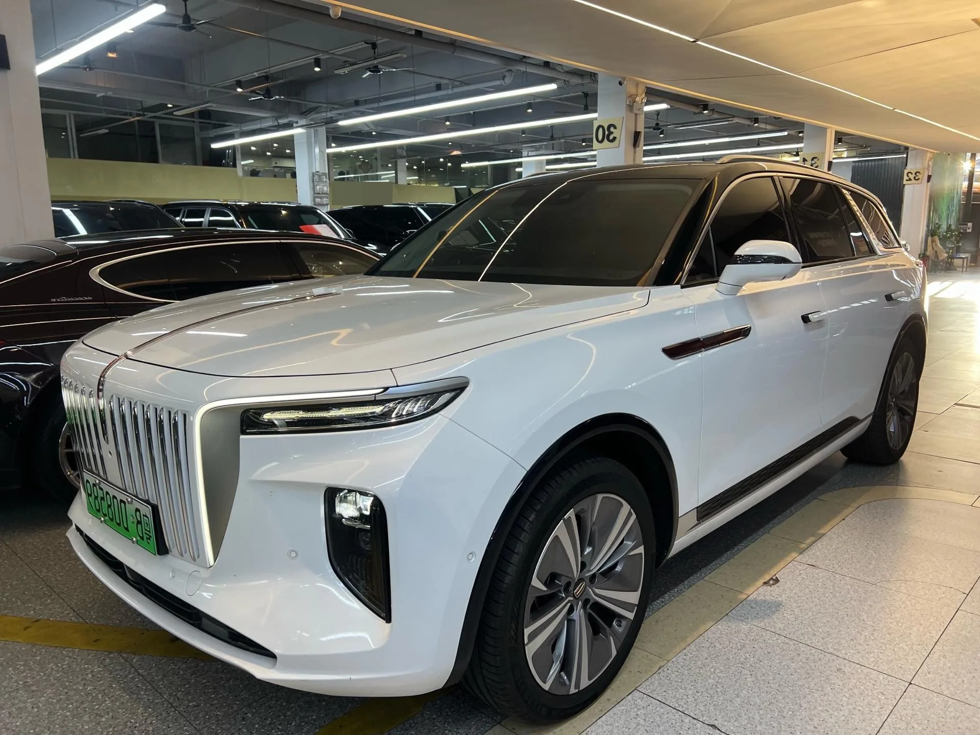 Hongqi E-HS9 2022 Model 690km Flagship Edition (Six Seats)