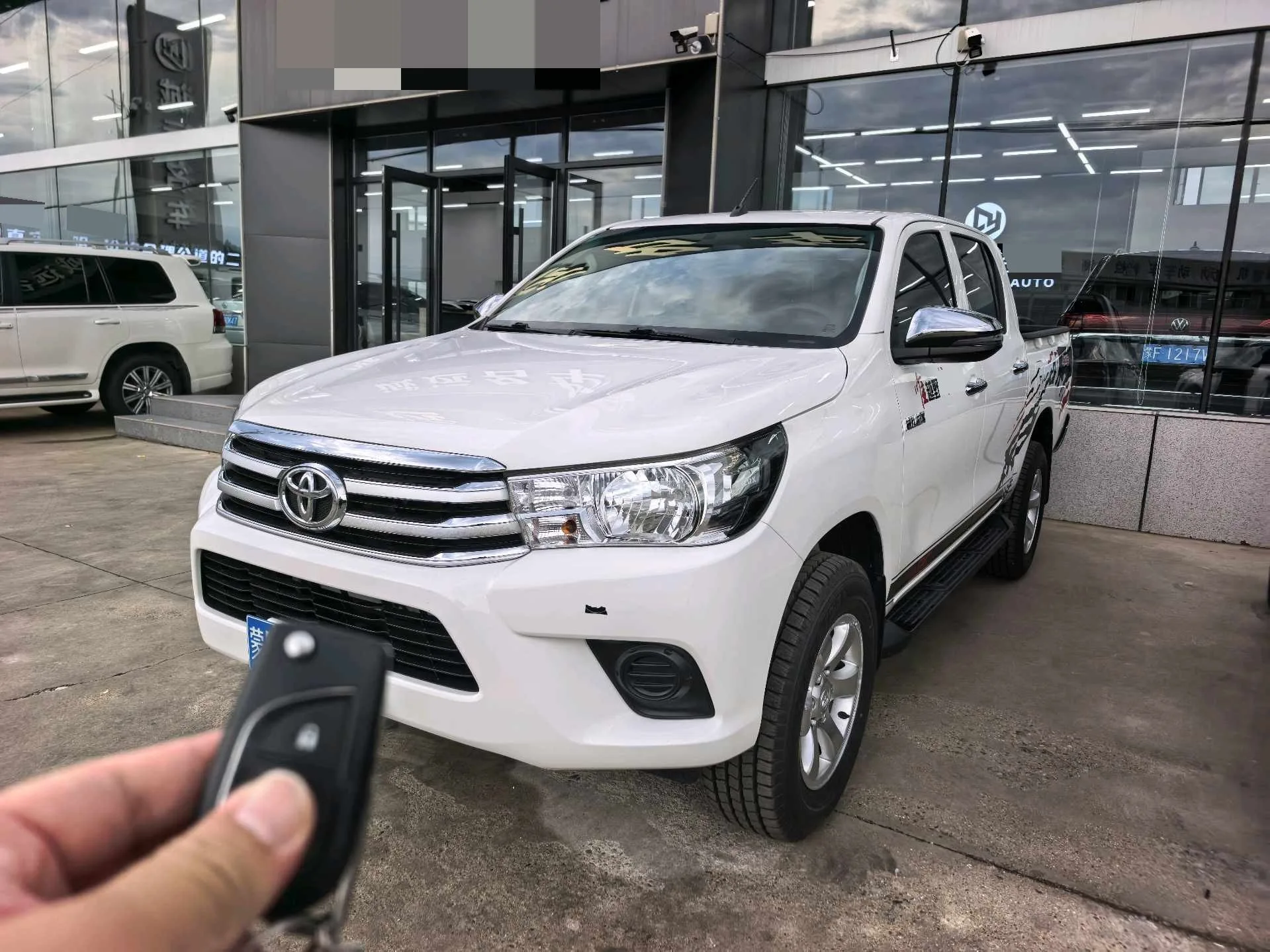 Toyota Hilux (Imported) 2015 Hilux 2.7 Middle East Edition, Automatic Transmission