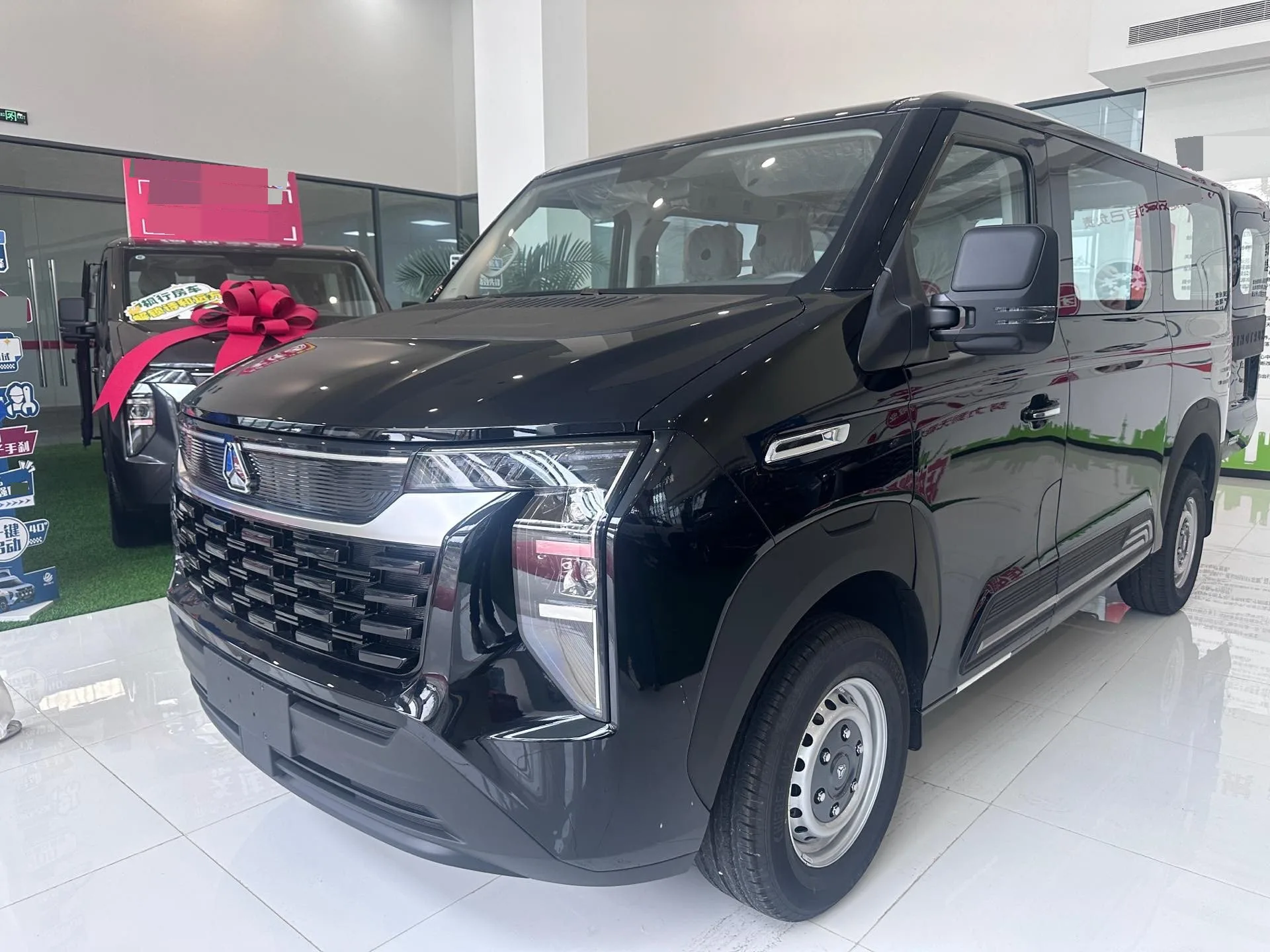 VGV 2023 Model Year Pioneer V 2.0T Diesel 9-Seater Light Commercial Van with Manual Transmission