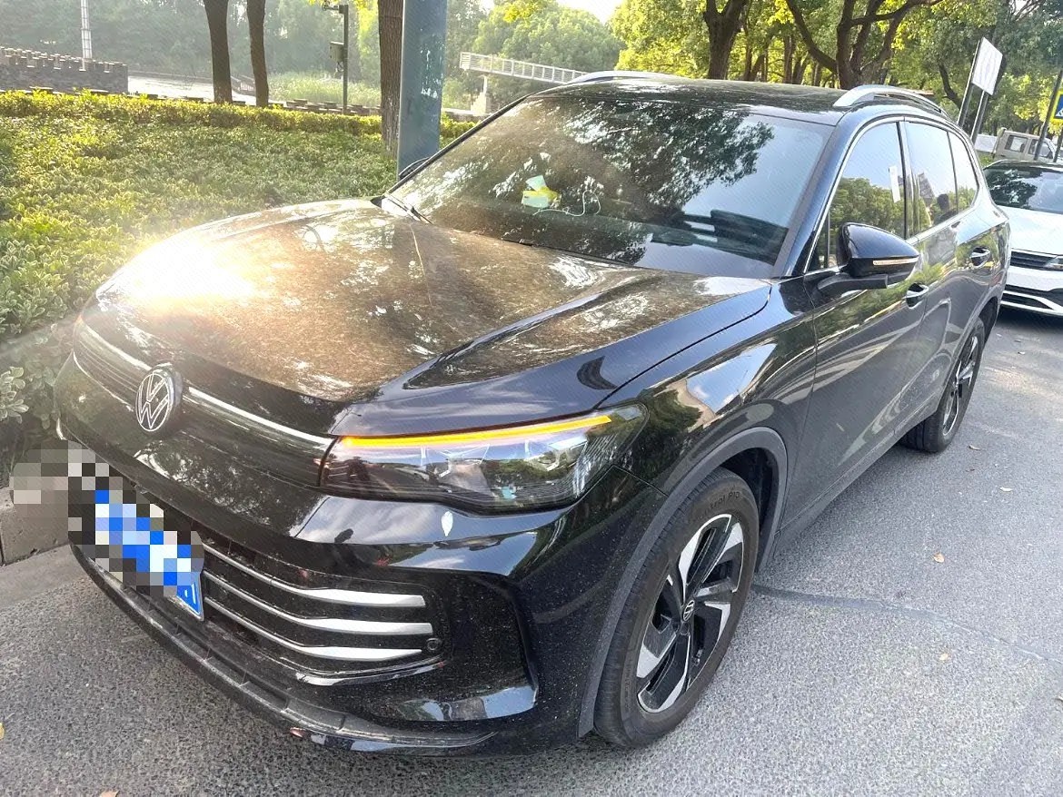Volkswagen 2025 Tiguan L R-Line 2.0 TSI 330 TSI Premium Edition, Front-Wheel Drive R-Line Dragon Glory Edition, Automatic Transmission