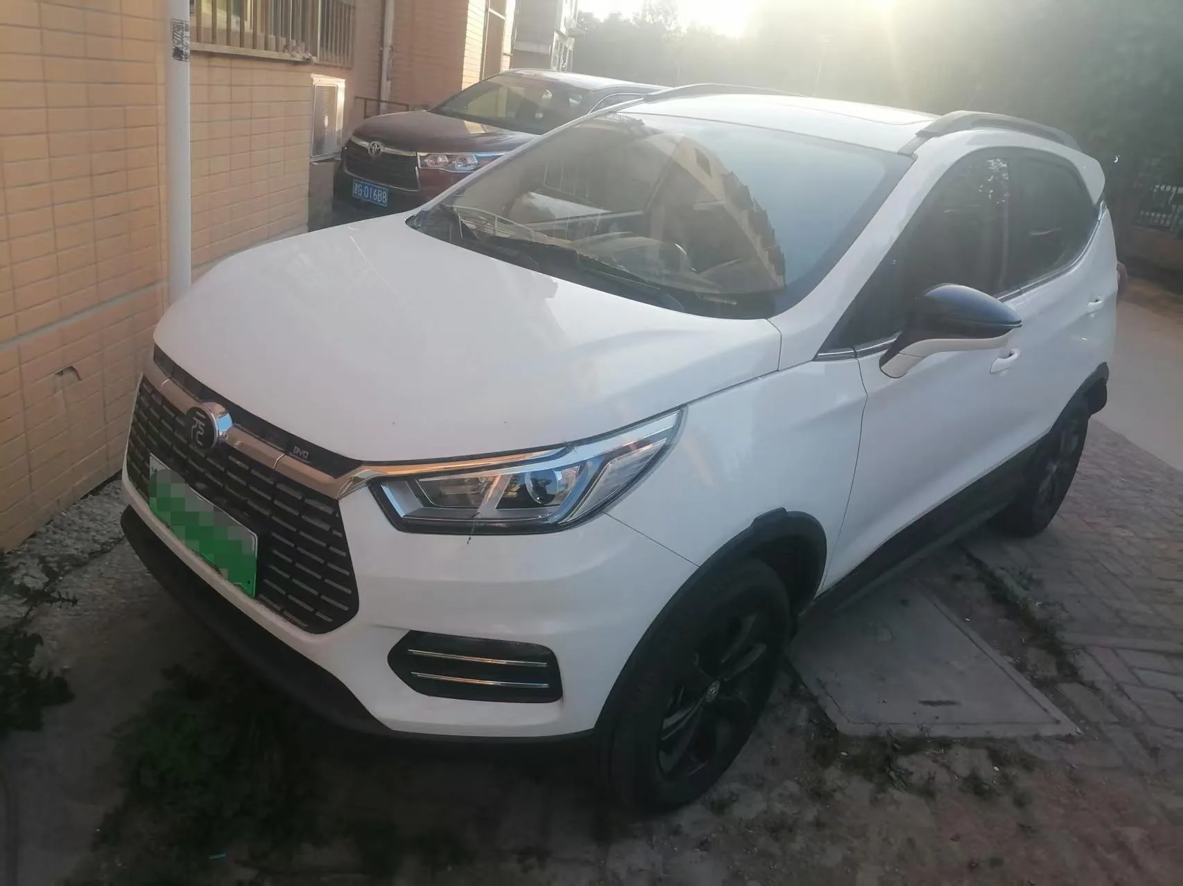 Yuan New Energy 2018 EV360 Smart Connected Cool Edition