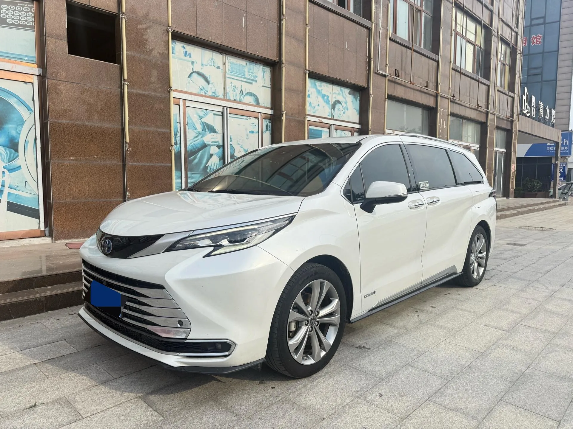Toyota 2023 Sienna 2.5 CVT Platinum Edition Automatic