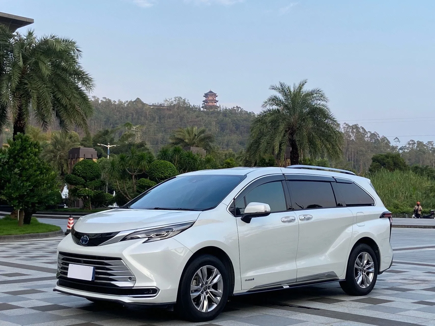 2021 Sienna 2.5L Hybrid Platinum Edition