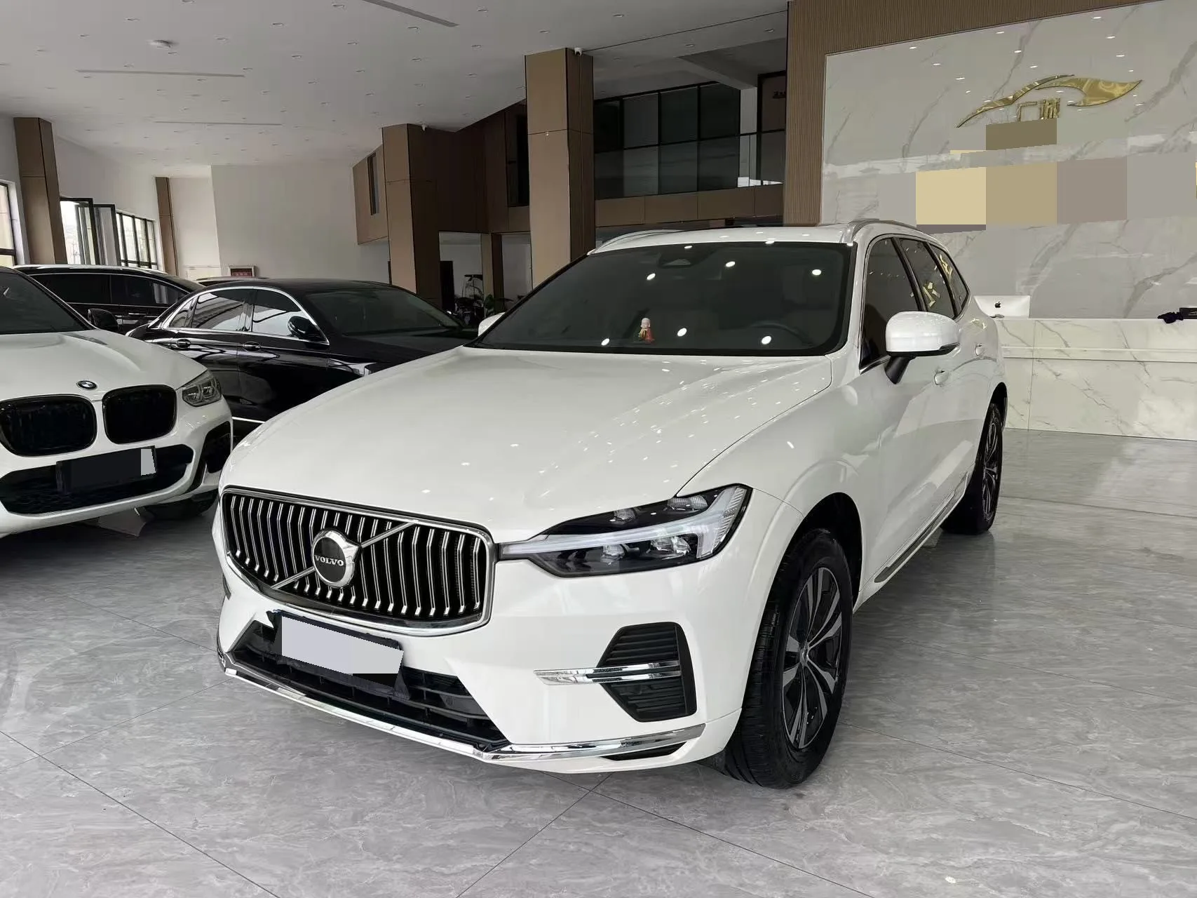 2025 Вольво XC60 B5 Полный привод Умный Комфорт Роскошь Версия