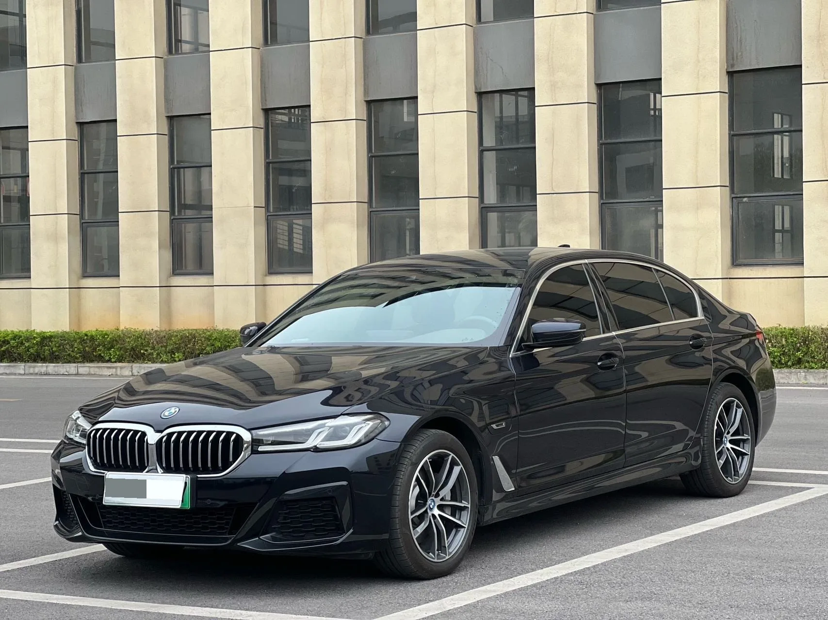 BMW 5 Series PHEV 2021 535Le M Sport Package