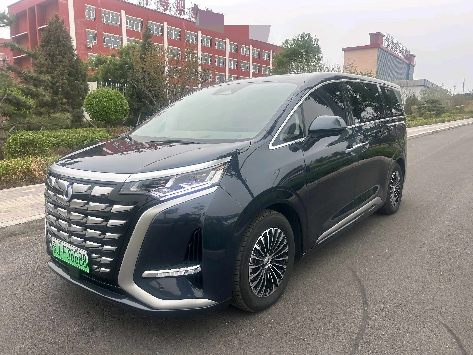 Denza D9 2022 DM-i 970 4WD Premium Edition