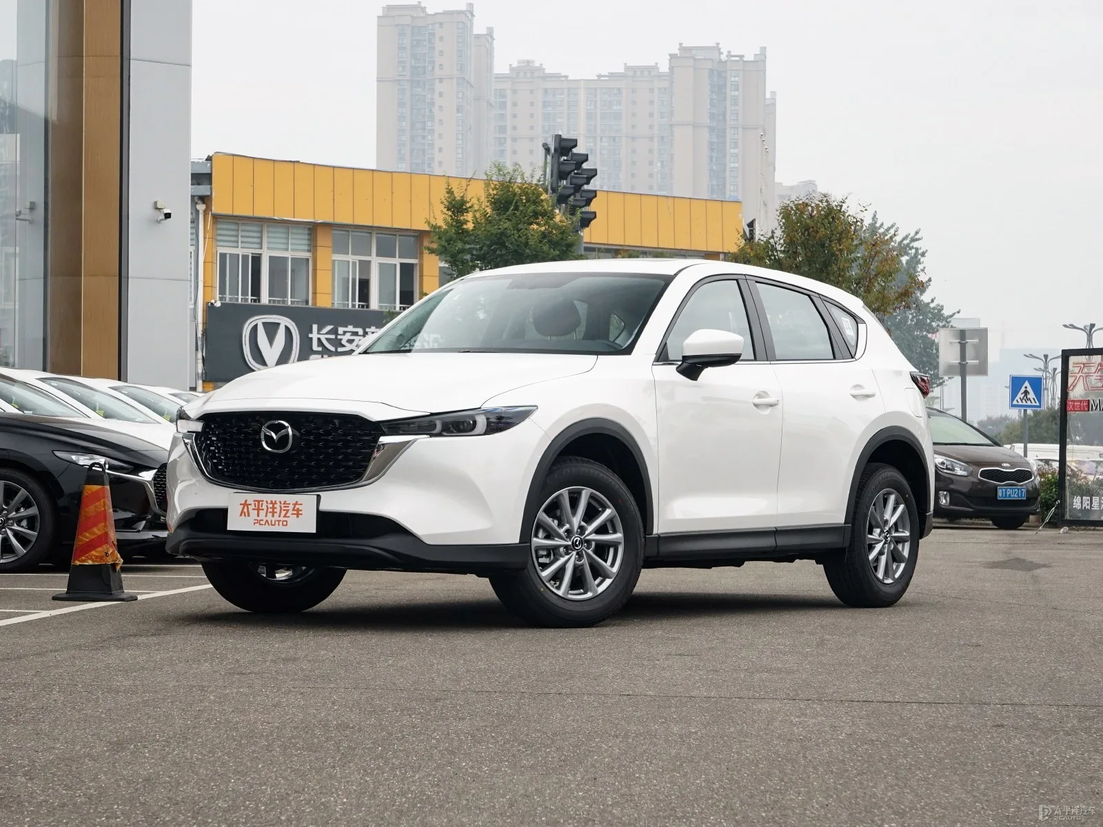 Mazda CX-5 2025 2.0L Automatic 2WD Comfort Model — Modified new car for export from China (listing thumbnail)