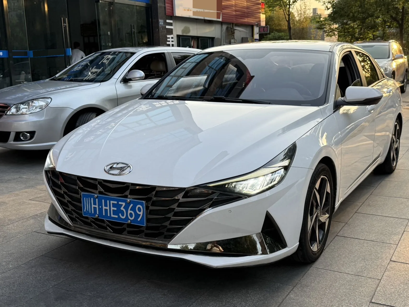 Hyundai Elantra 2021 1.5L CVT LUX Premium Edition