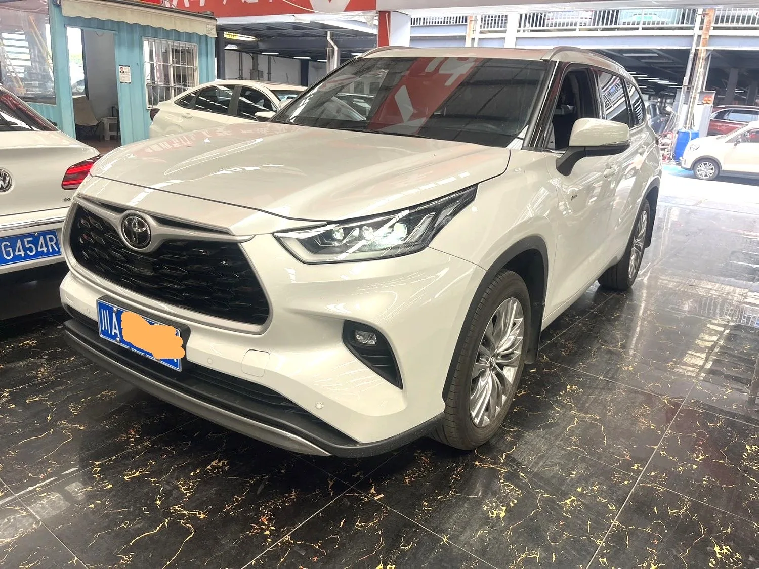 Toyota 2024 Highlander Hybrid 2.5L CVT Intelligent Electric Hybrid AWD Premium Edition 7-seater Automatic Transmission