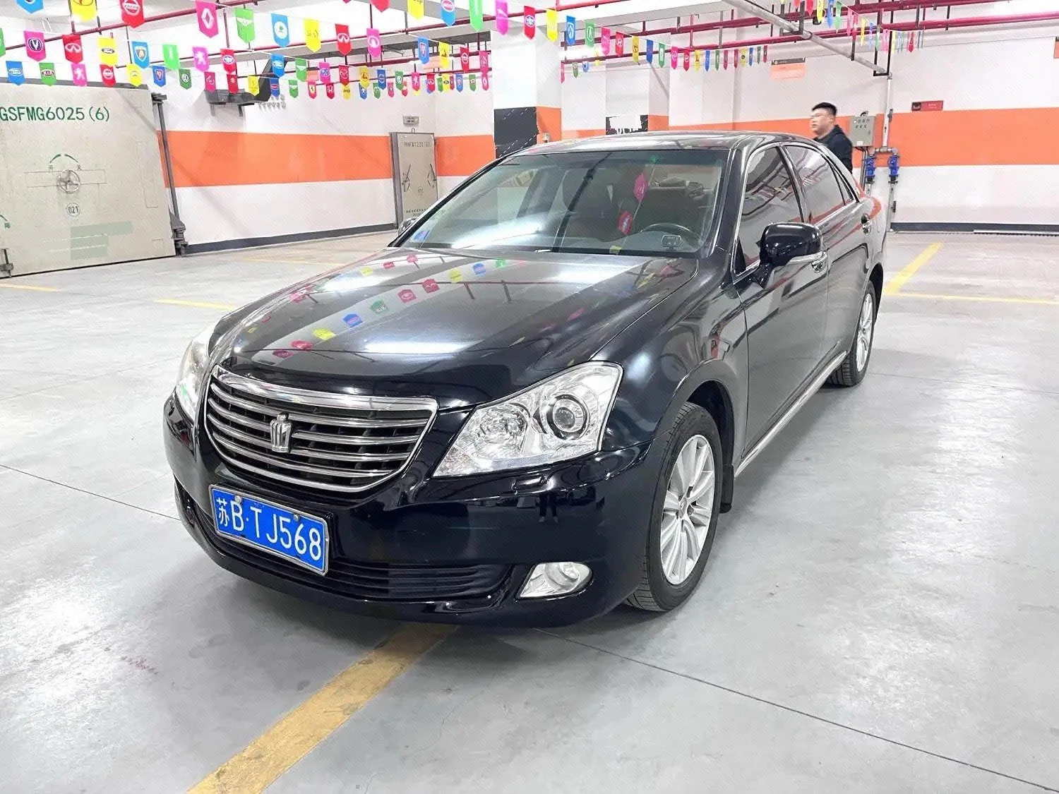 Crown 2011 Model Year 2.5L Royal Leather Sunroof Special Edition