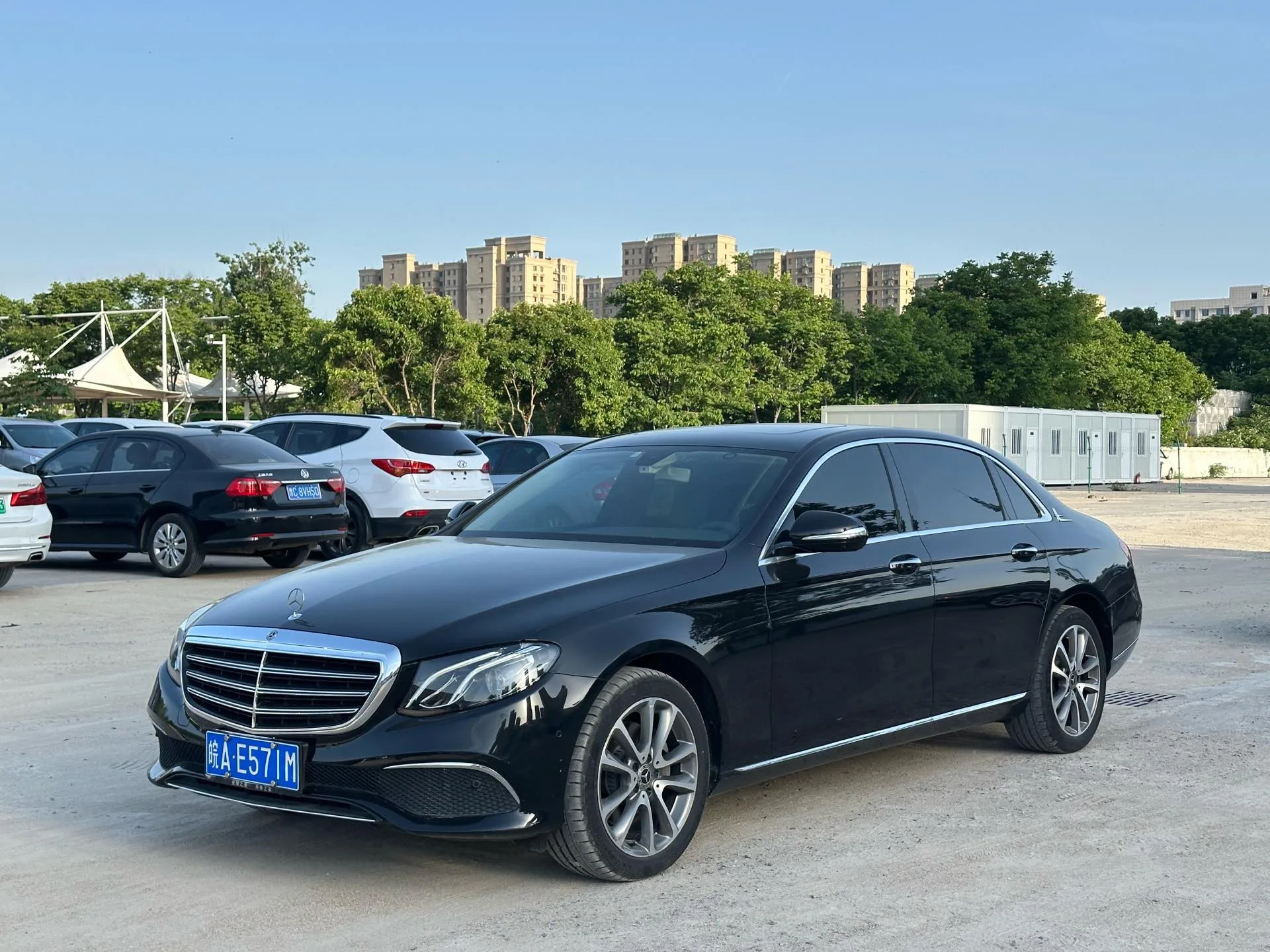 2018 梅赛德斯-奔驰 E级 面部拉皮 和 200 L