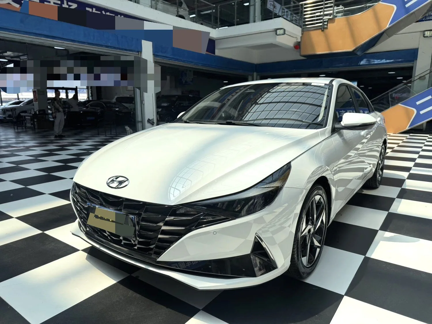 Hyundai Elantra 2022 1.5L CVT LUX Premium Edition