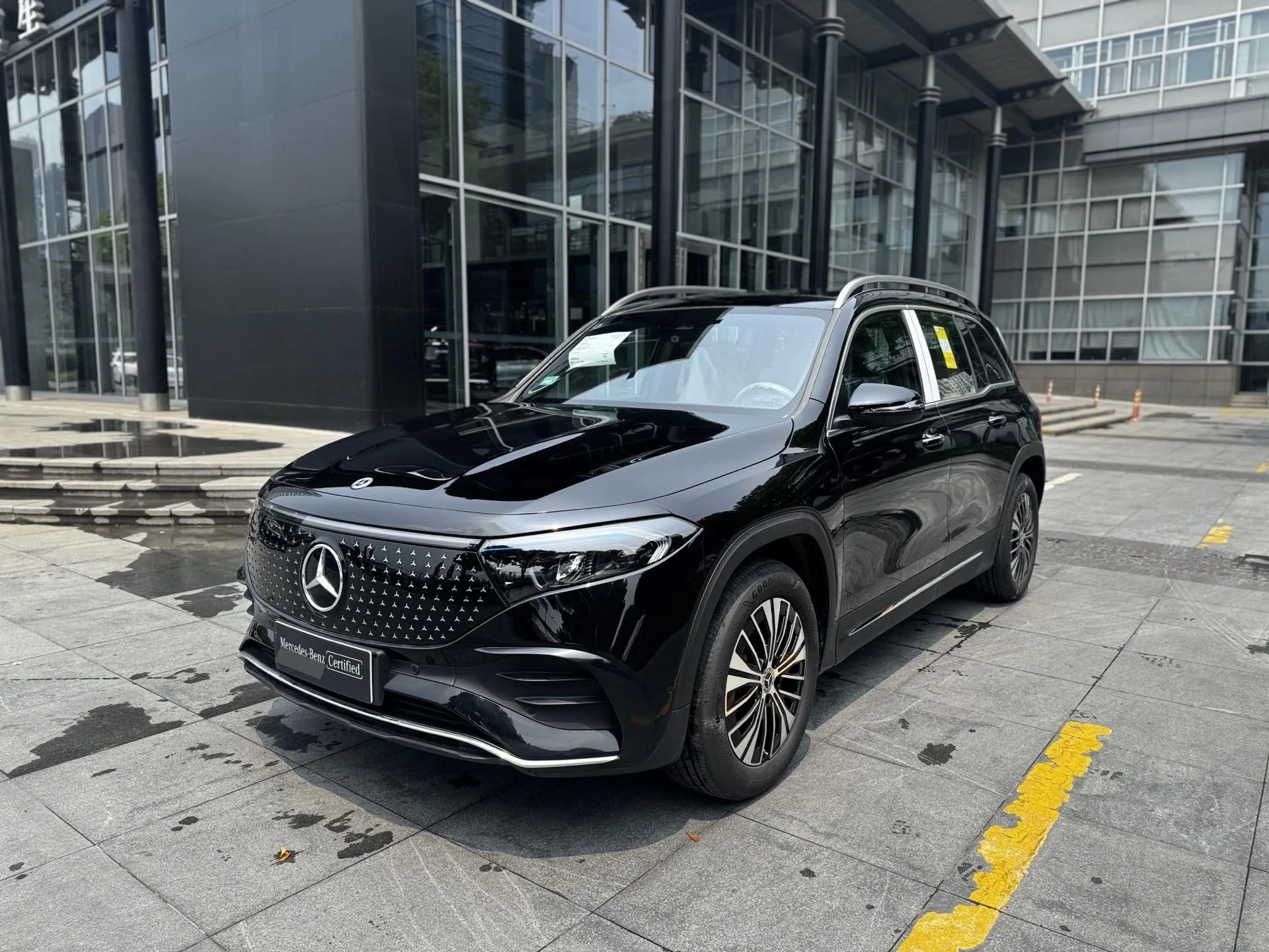 2025 Mercedes-Benz EQB 260 (Automatic)