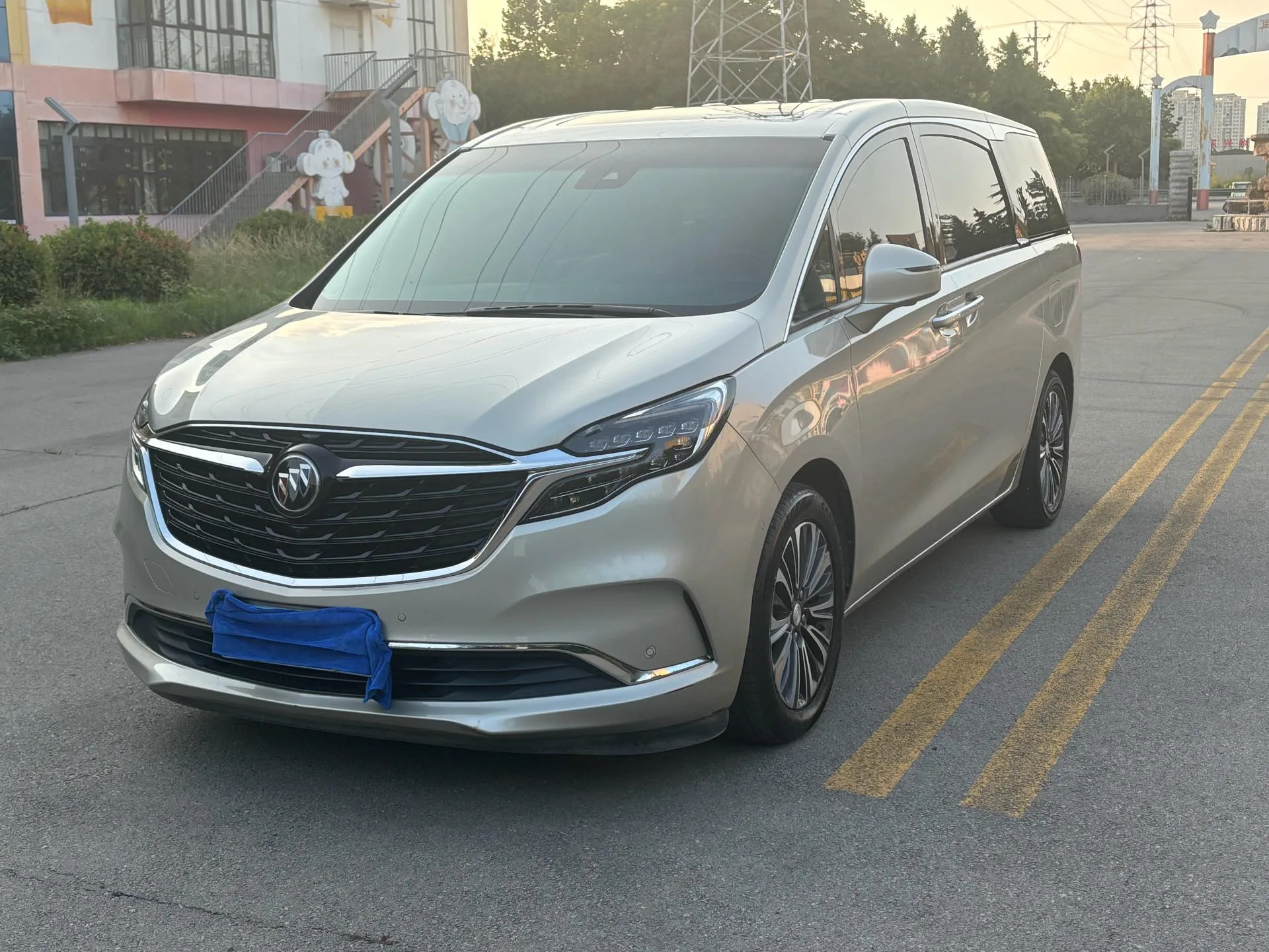 Бьюик GL8 2022 ЯВЛЯЕТСЯ авангард шестьсот пятьдесят три Т Роскошь
