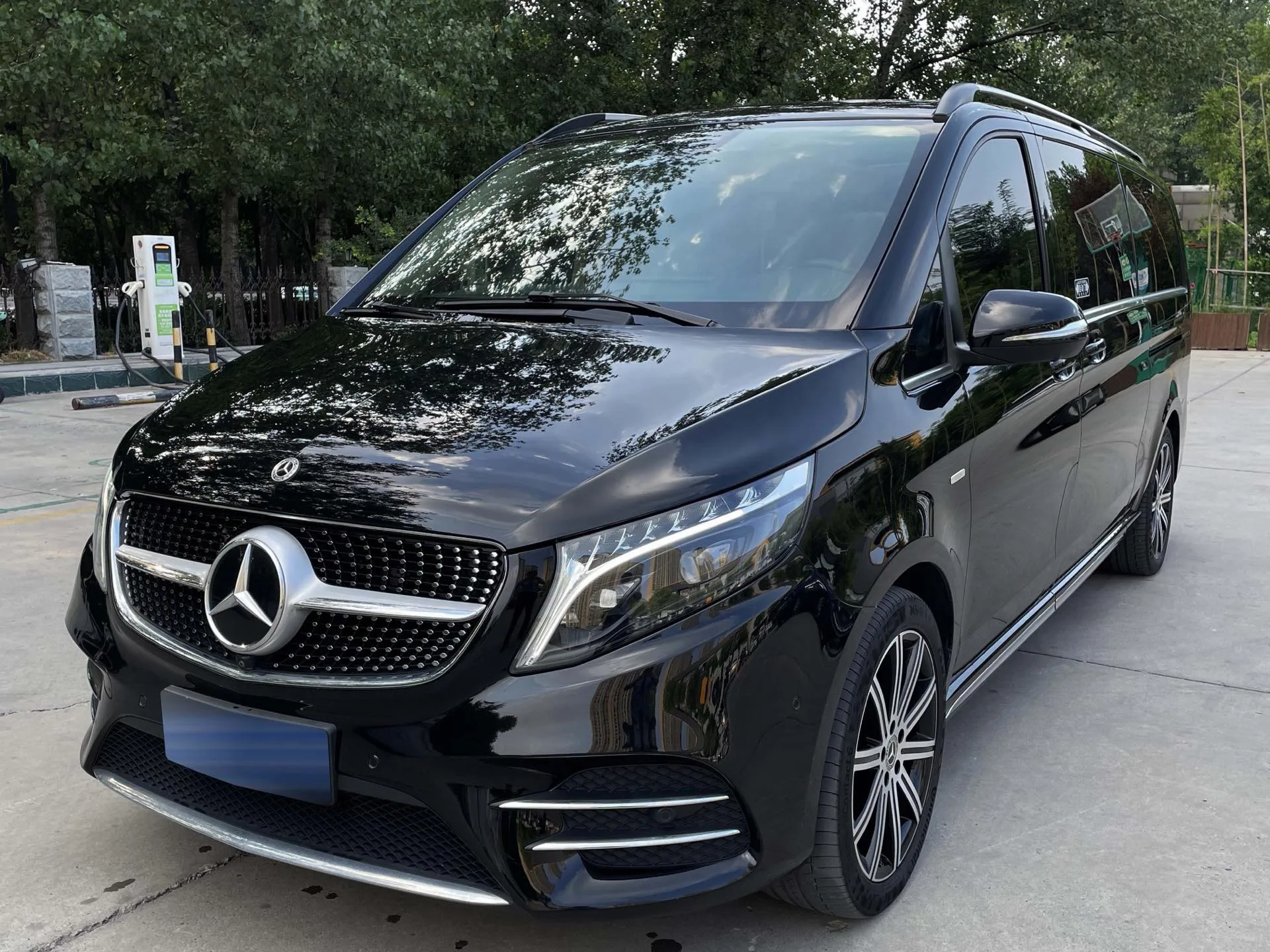 Mercedes-Benz V-Class 2022 V 260 L 2.0T Luxury Edition Automatic