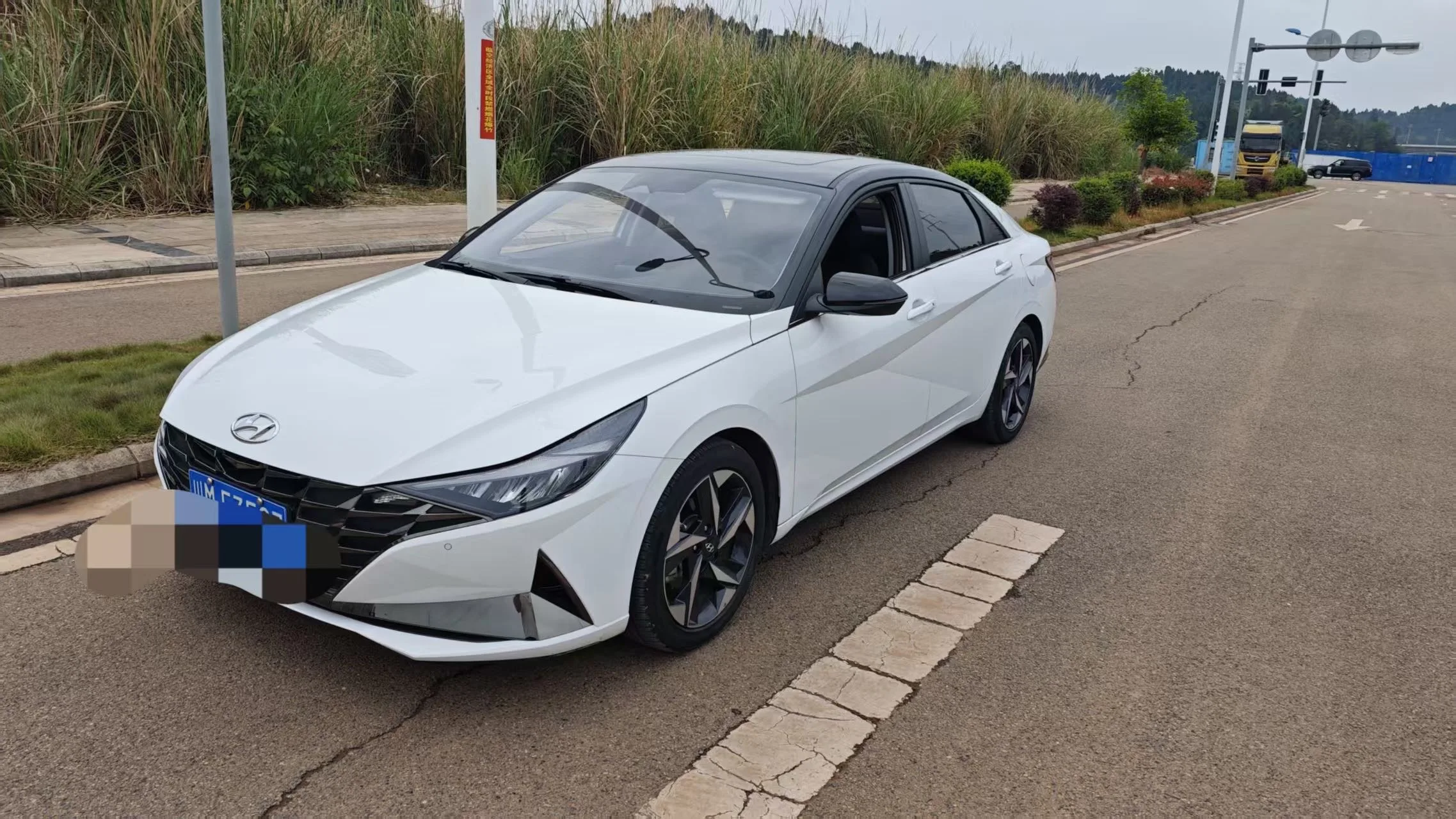 Hyundai Elantra 2022 1.5L CVT LUX Premium Edition