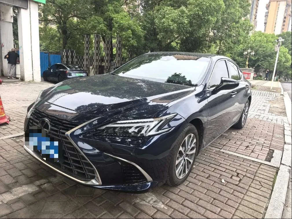 Lexus ES (Imported) 2025 ES200 2.0 CVT Premium Edition Automatic