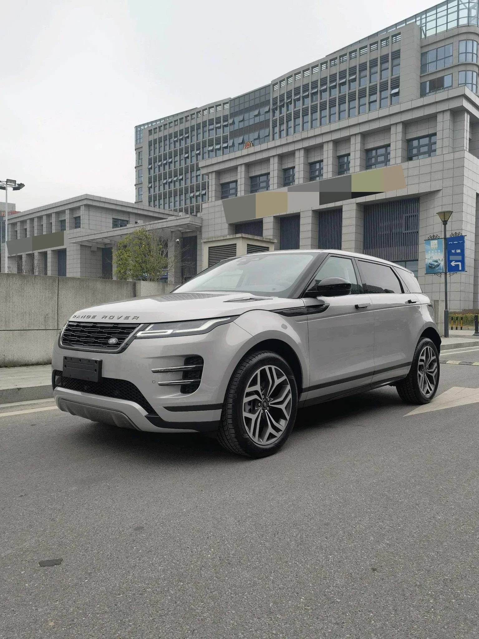 2026 Land Rover Range Rover Evoque L 48V 2.0T SE Automatic