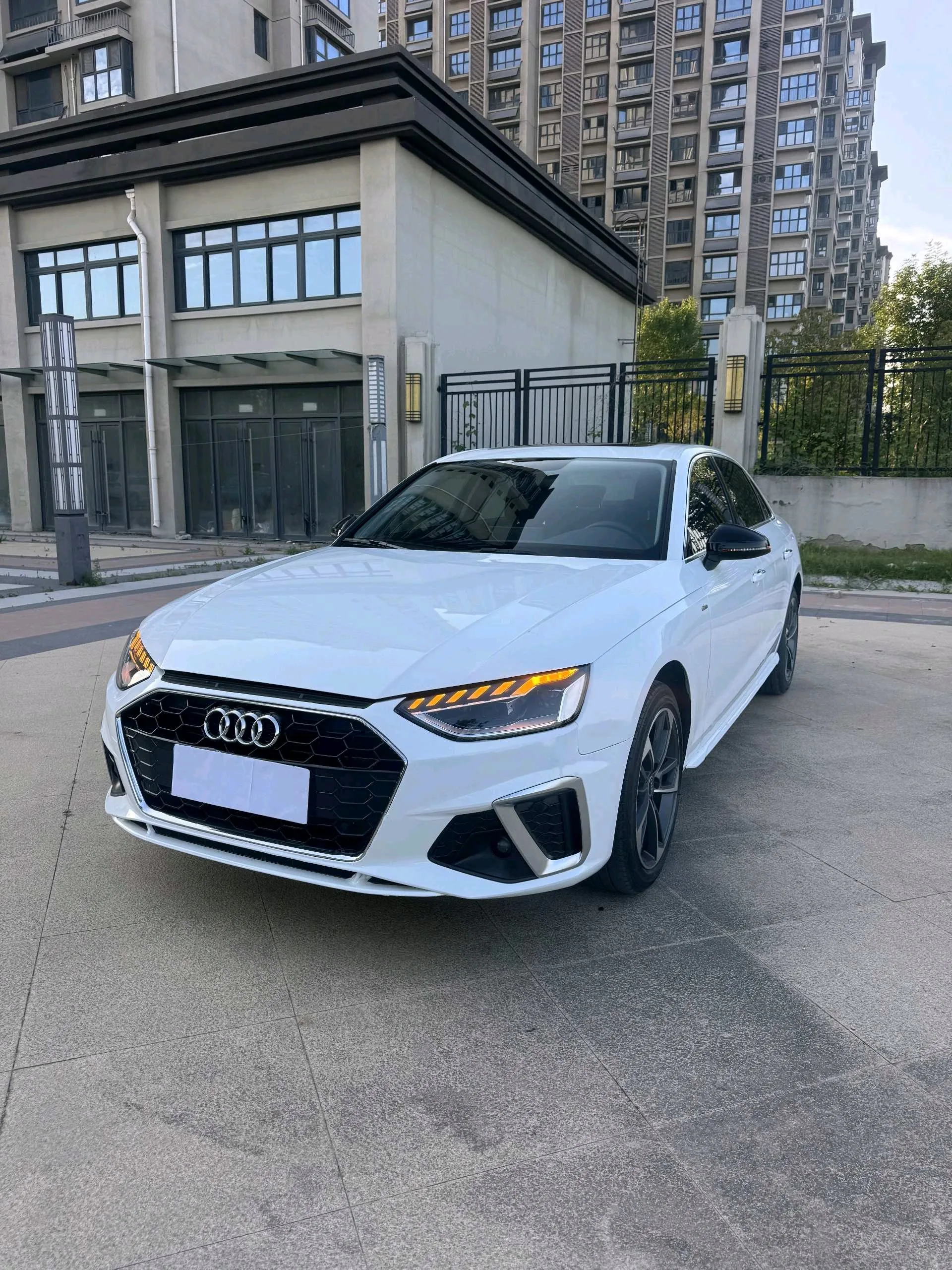 奥迪 A4L 2022 40 TFSI 奢华 优雅