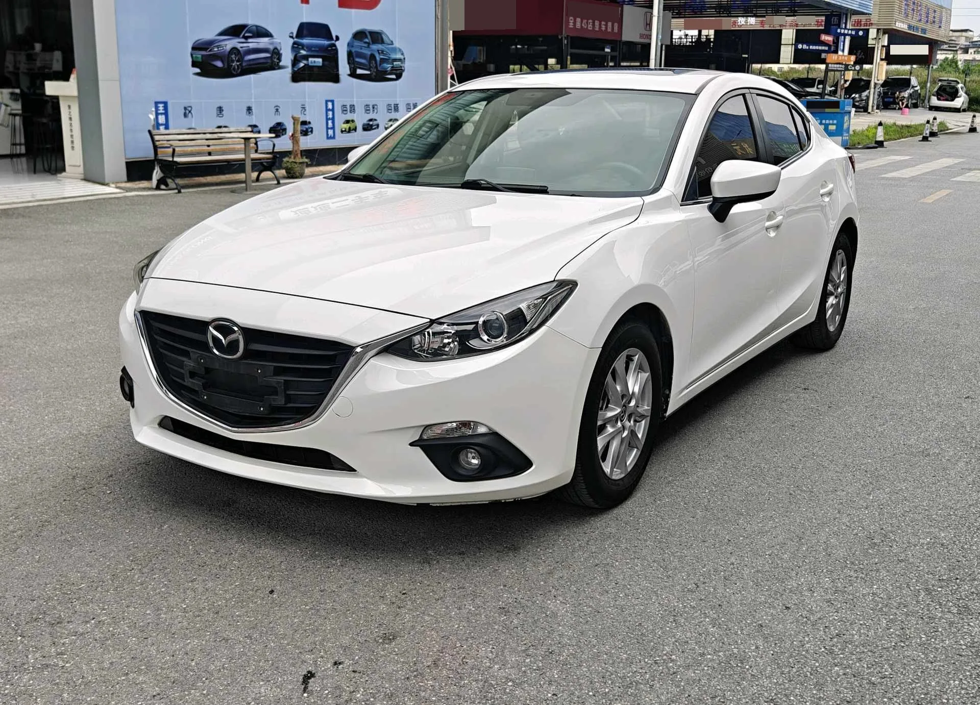 Mazda3 Axela 2016 Sedan 1.5L Automatic Luxury