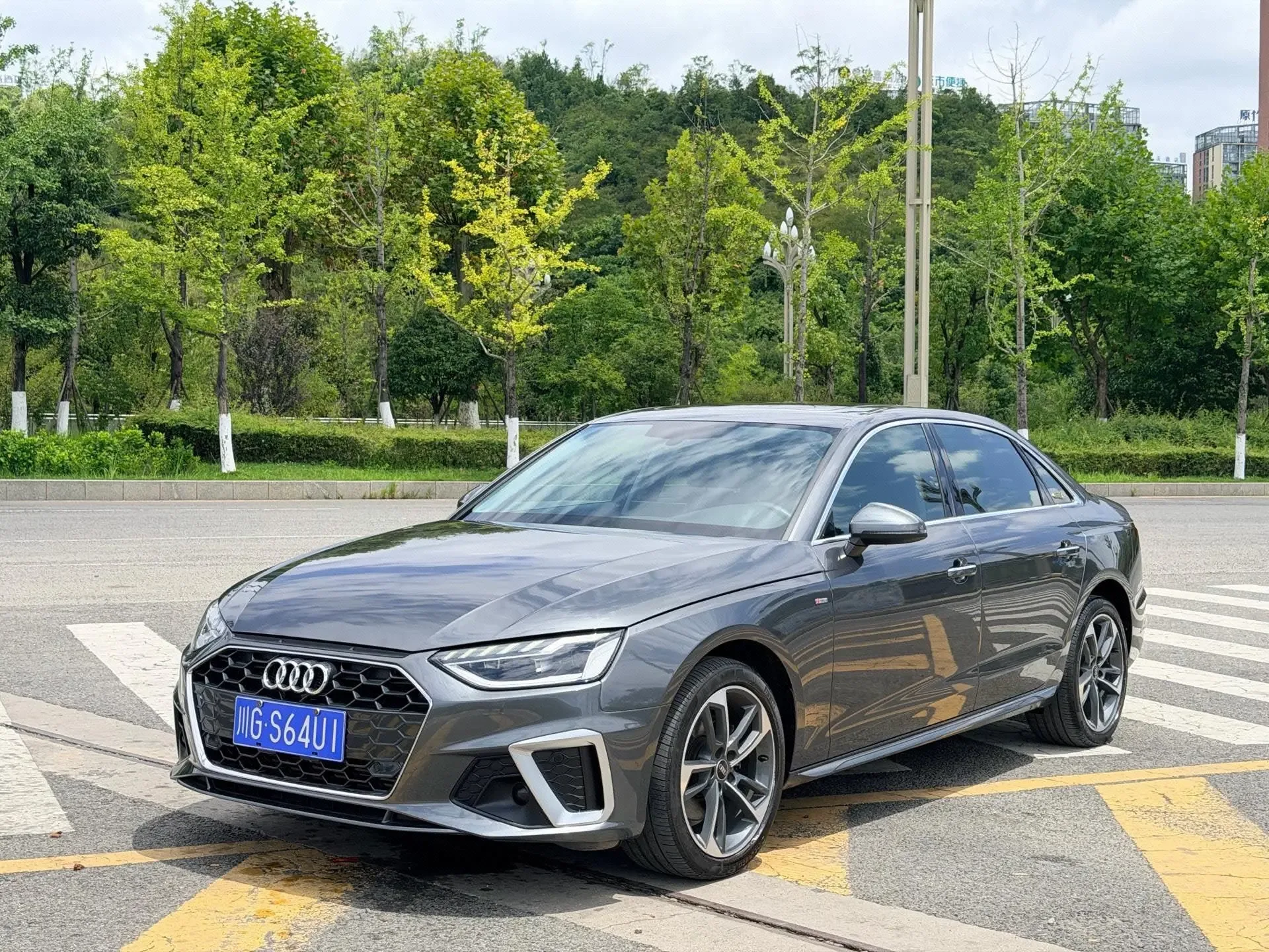 Audi A4L 2022 40 TFSI Fashion Dynamic Edition