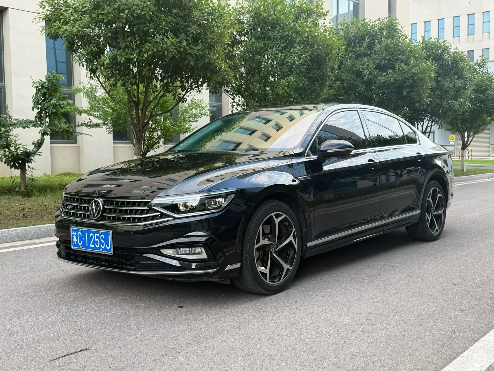 Volkswagen 2024 Magotan 2.0TSI 330TSI 2 Million Unit Luxury Edition Automatic Transmission