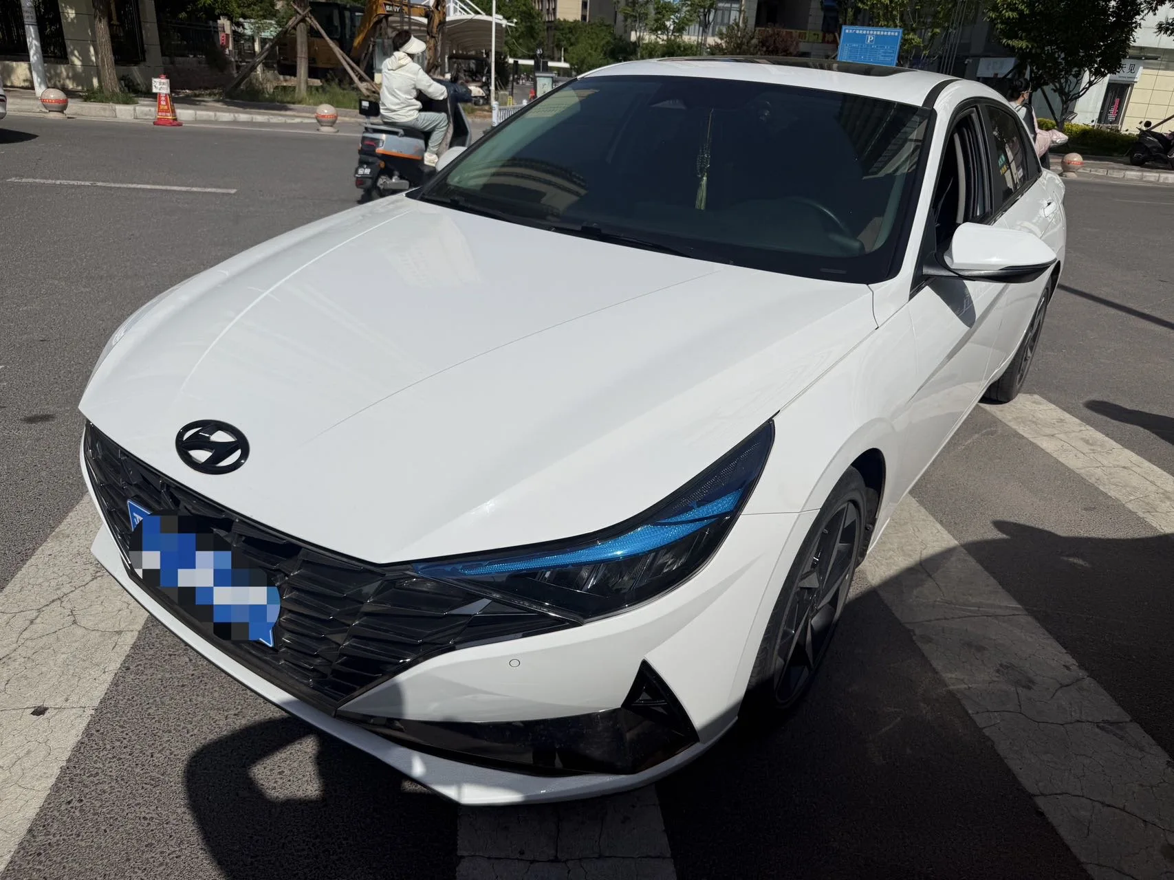 Hyundai Elantra 2022 1.5L CVT LUX Premium Edition