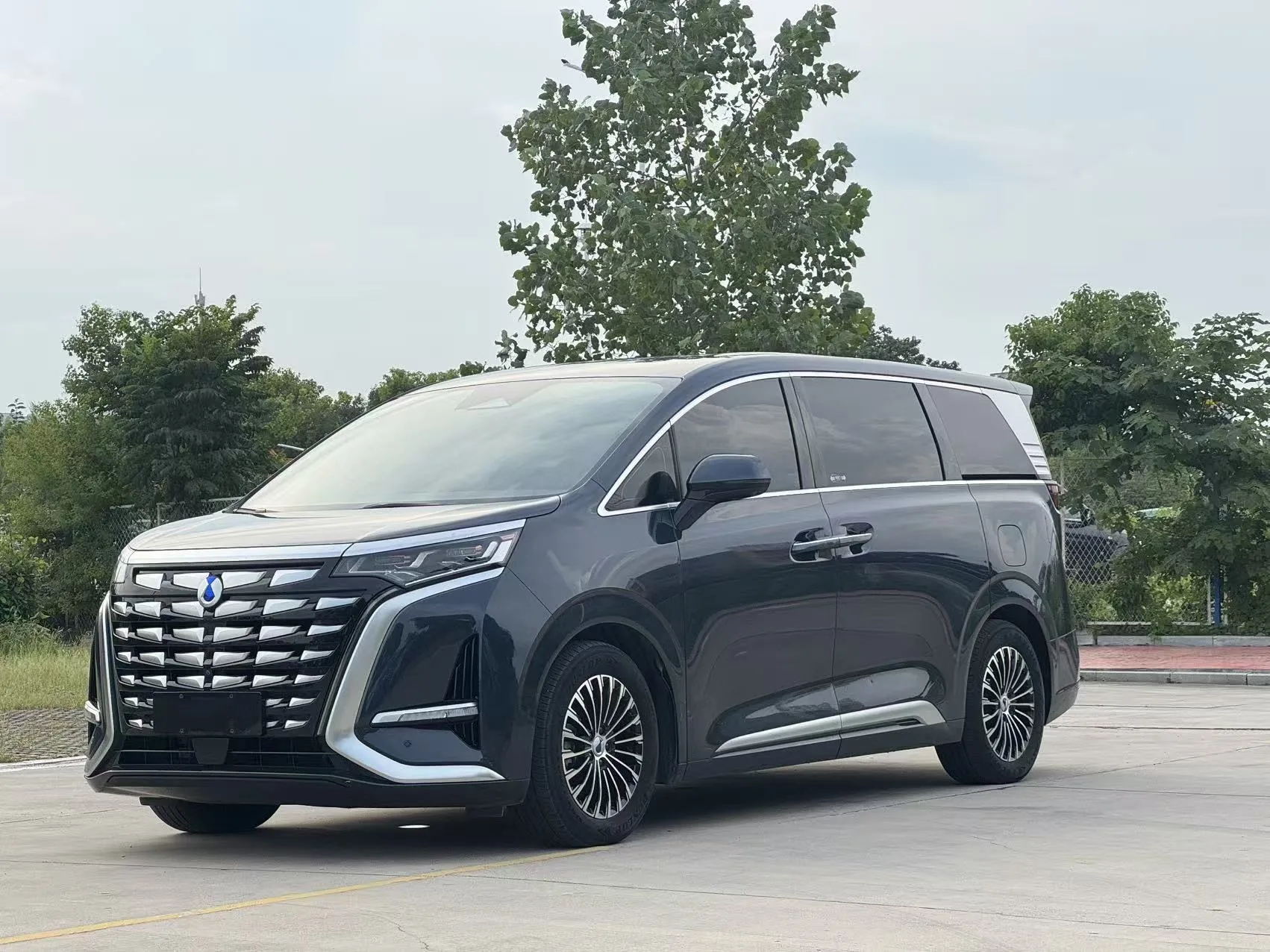 Denza D9 2022 DM-i 970 AWD Flagship Edition