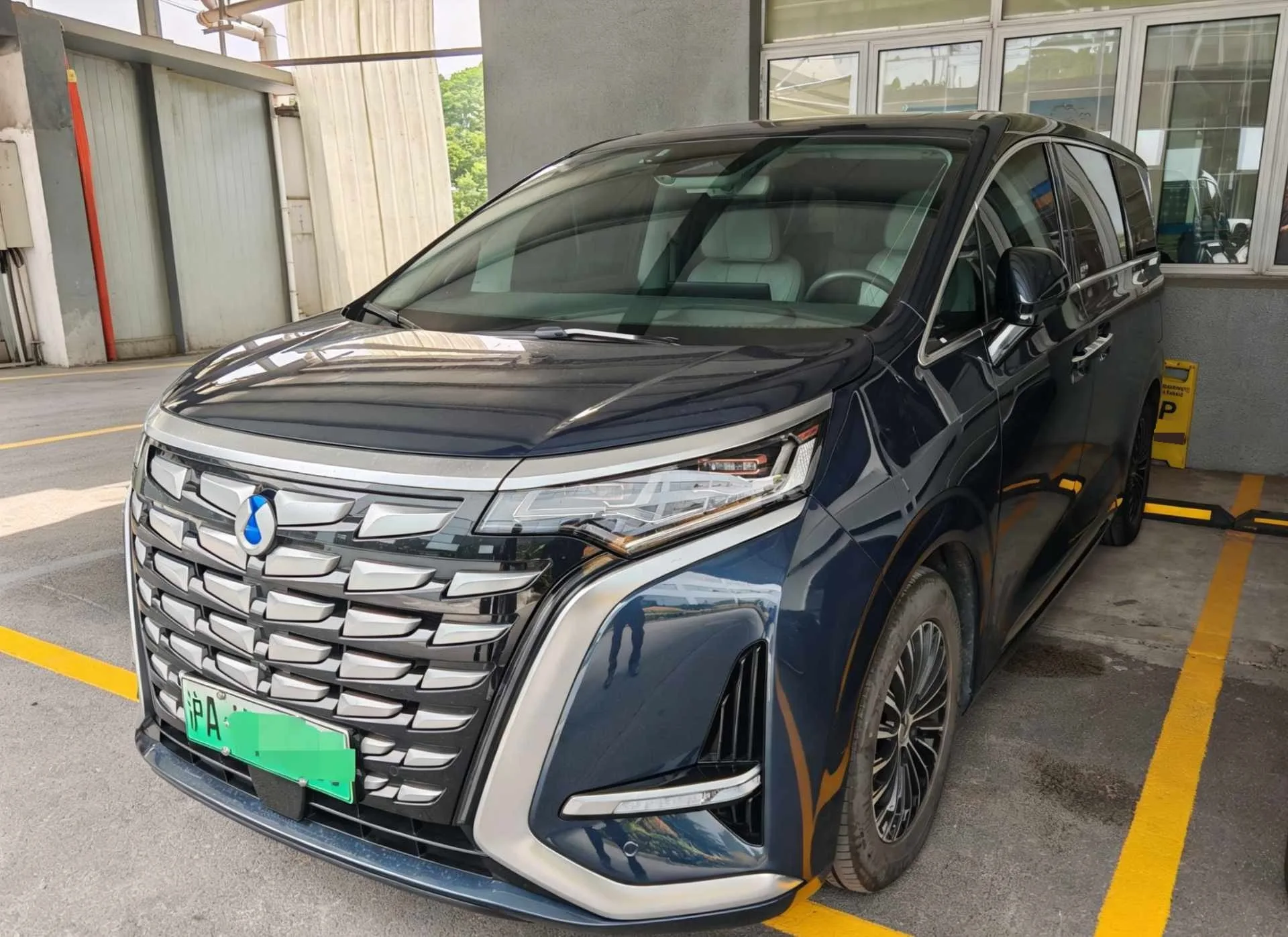 Denza D9 2022 DM-i 970 AWD Flagship Edition