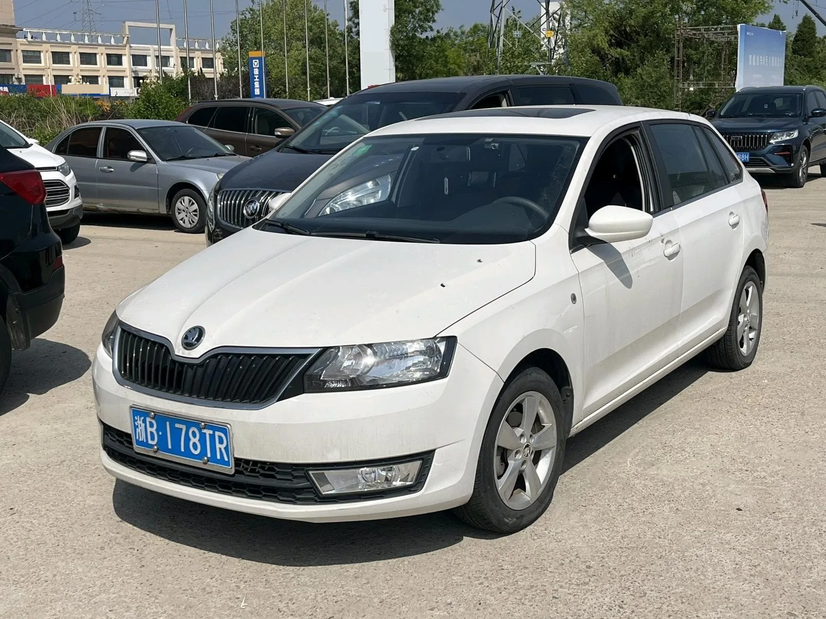 Rapid 2014 1.6L Automatic Enjoy Edition