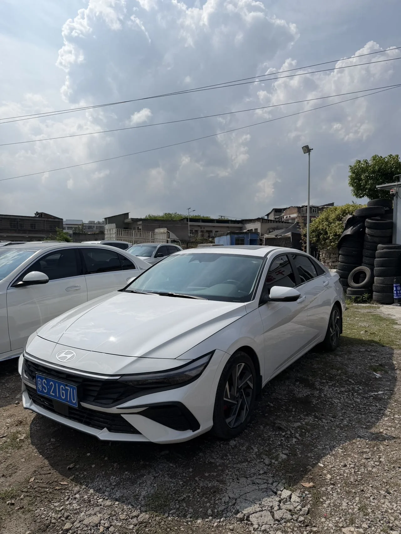 Hyundai Elantra 2023 1.5L CVT LUX Premium Edition