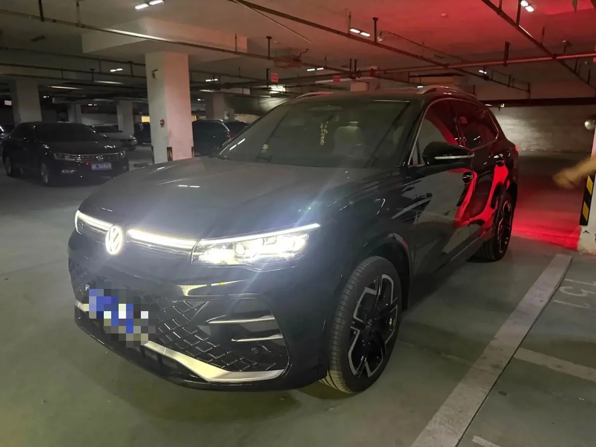 Volkswagen 2026 Tiguan L PRO 2.0 TSI 380 TSI AWD R-Line Smart Premium Edition, Automatic Transmission