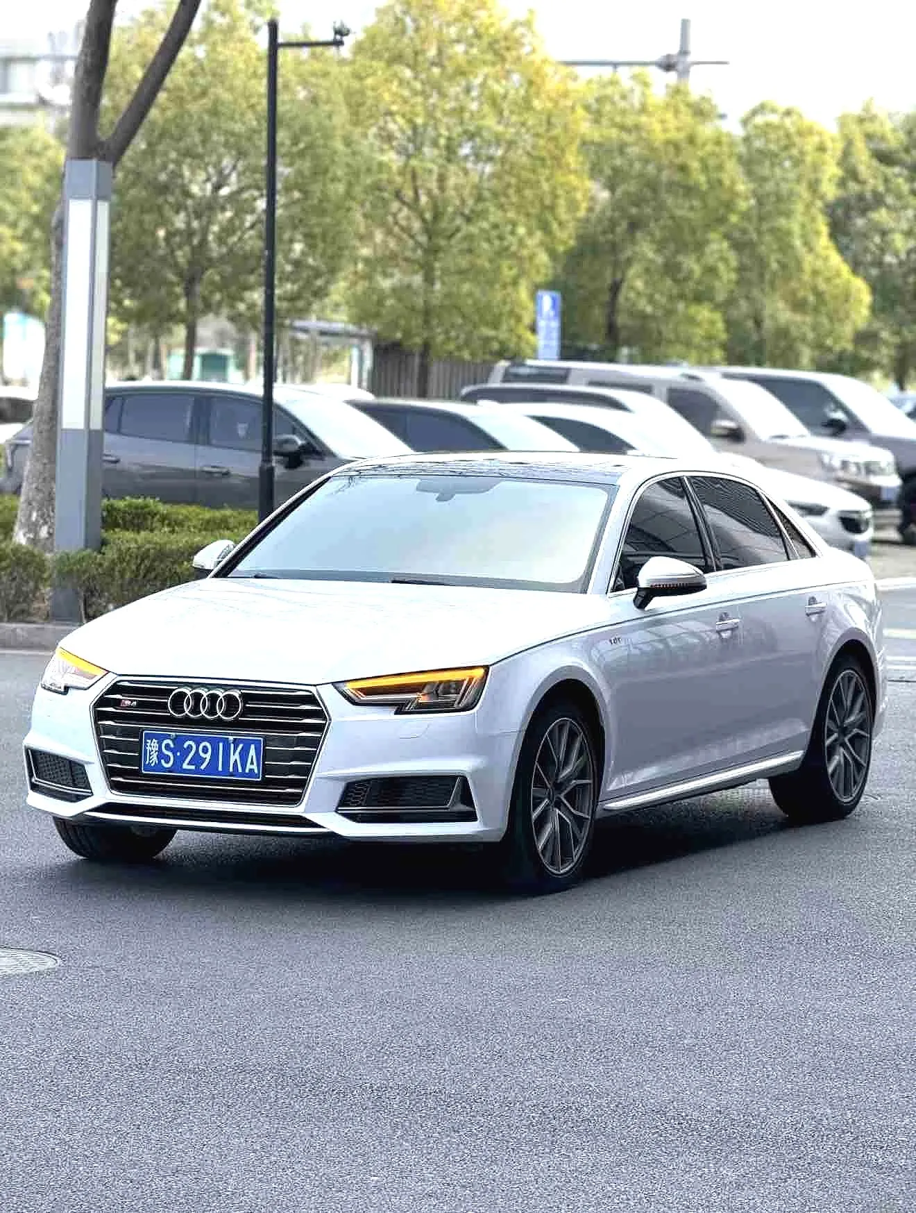 Audi A4L 2019 40 TFSI Progressive (China VI Emission Standard)
