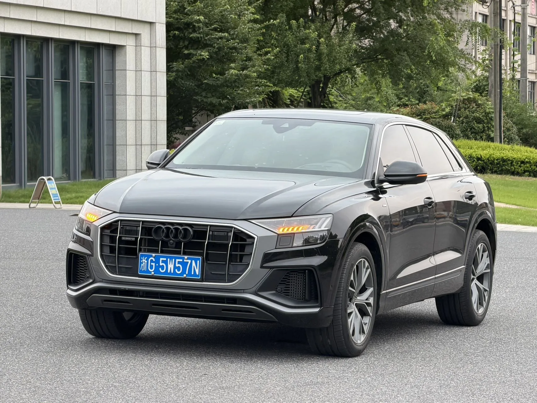 奥迪 Q8 （进口） 2024 模型 年 Q8 48伏 3.0 TFSI 55 TFSI 奢华 运动 版, 自动的 传播