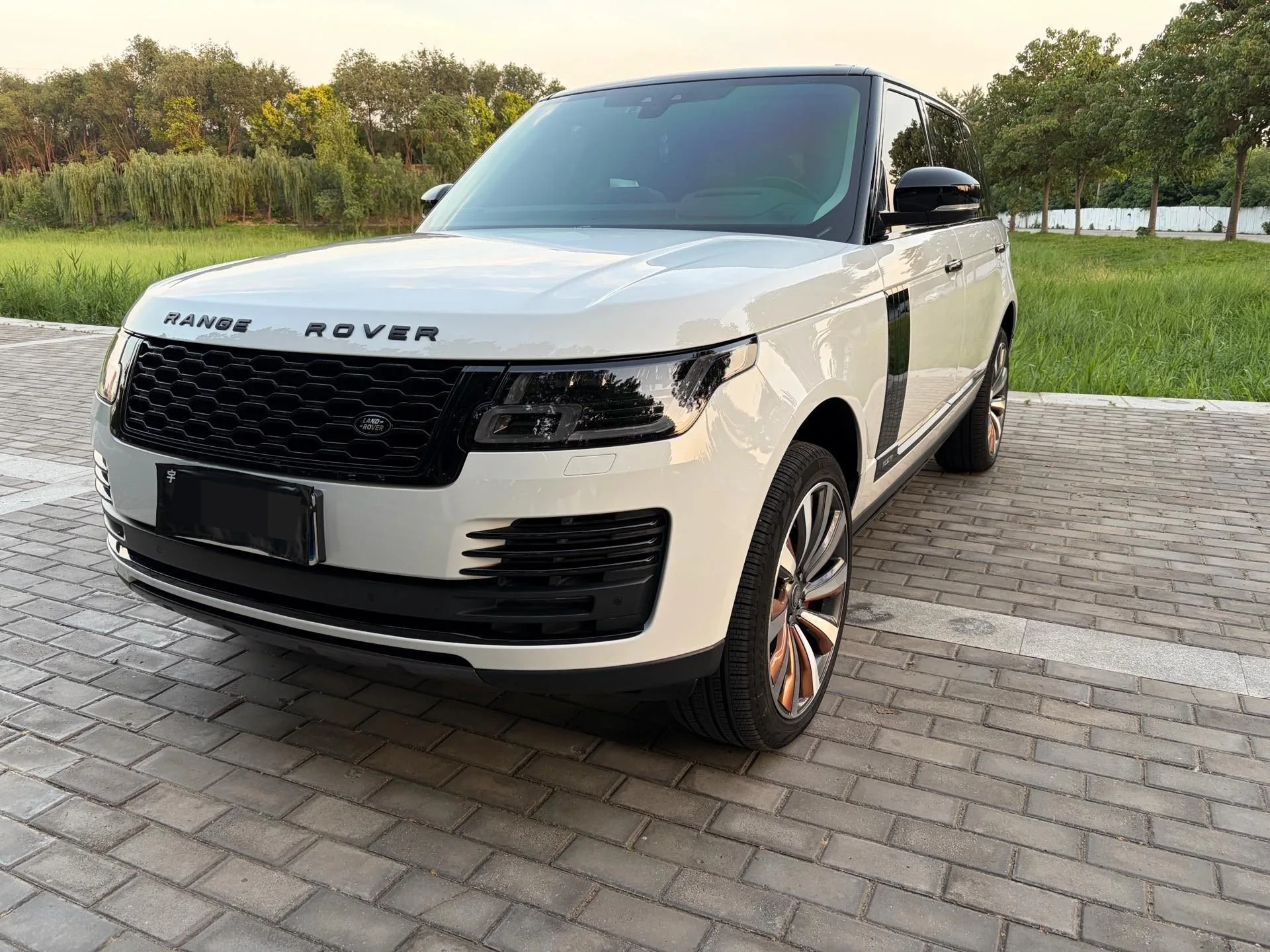 Range Rover 2022 3.0 L6 400PS Legendary Extended Classic Edition